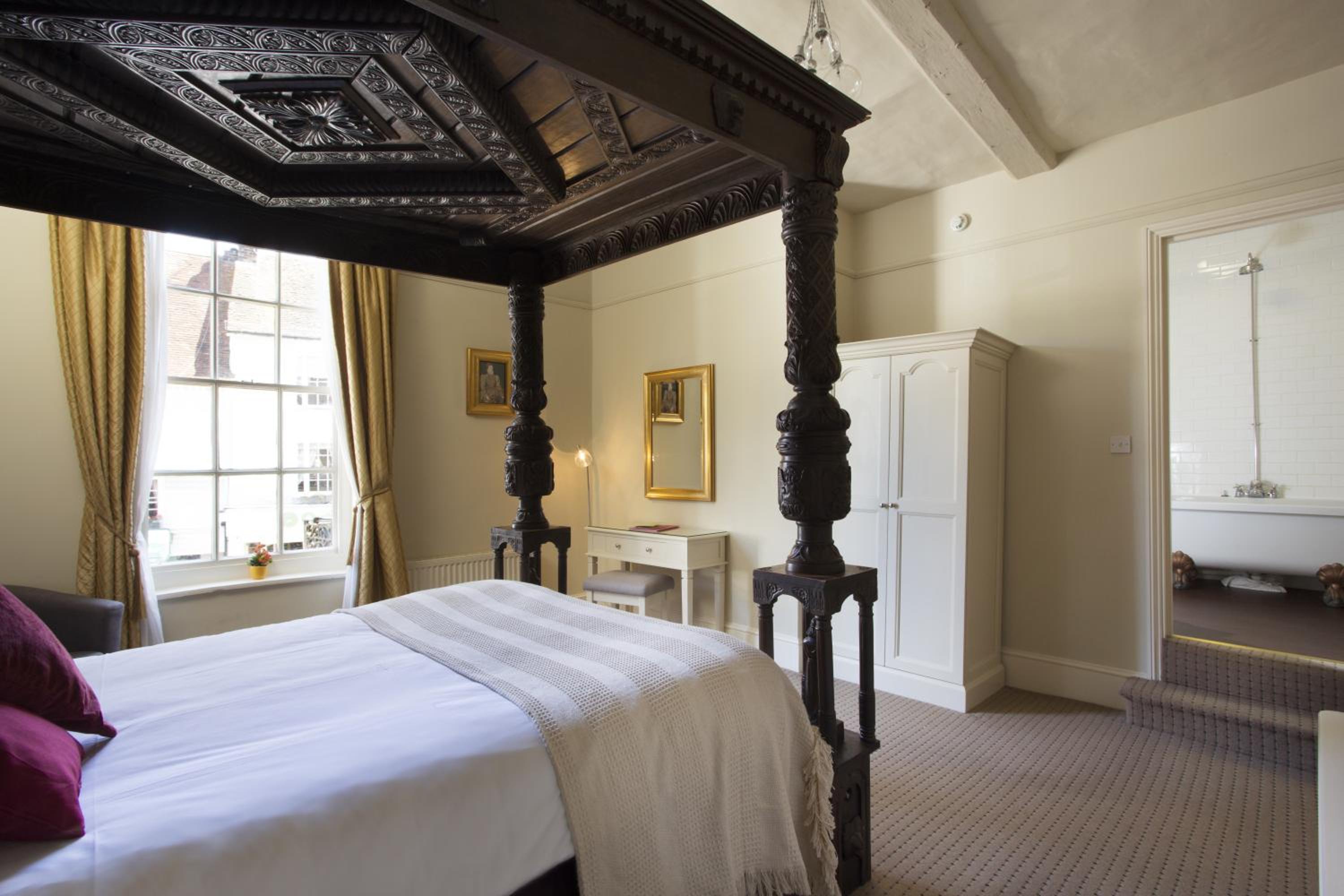 Feature Rooms