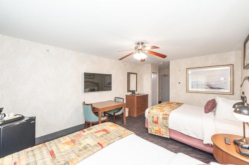 Queen Room with Two Queen Beds, Non-Smoking - Photo 1