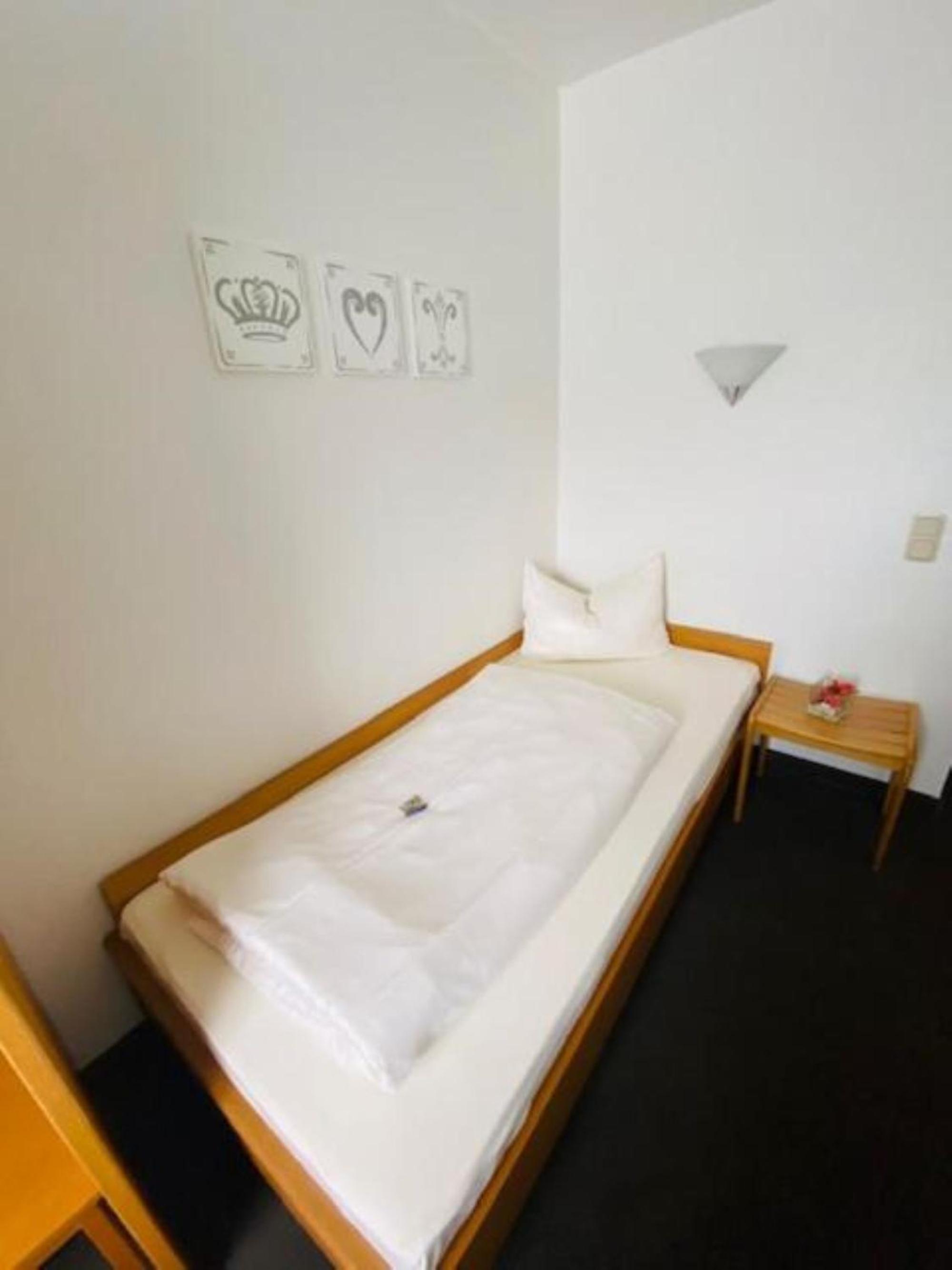 Small Single Room photo 2
