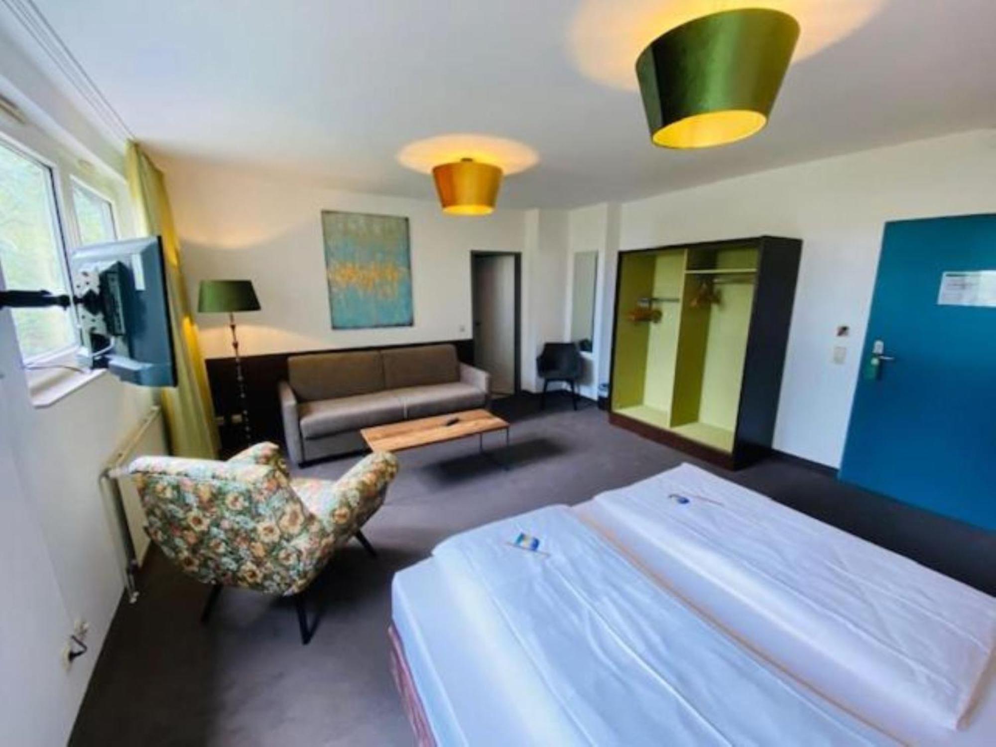 Family Room - Photo 4