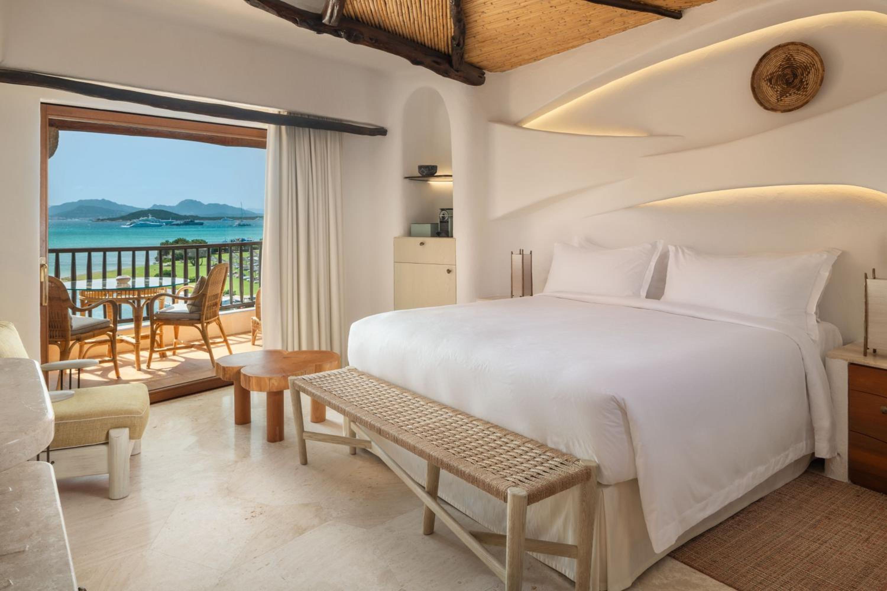 Camera Premium Contemporanea con Letto King-Size, Balcone e Vista Mare