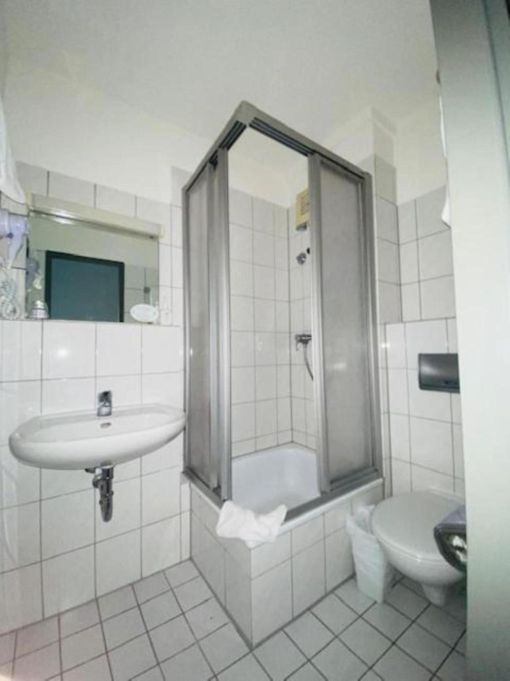 Small Single Room photo 3