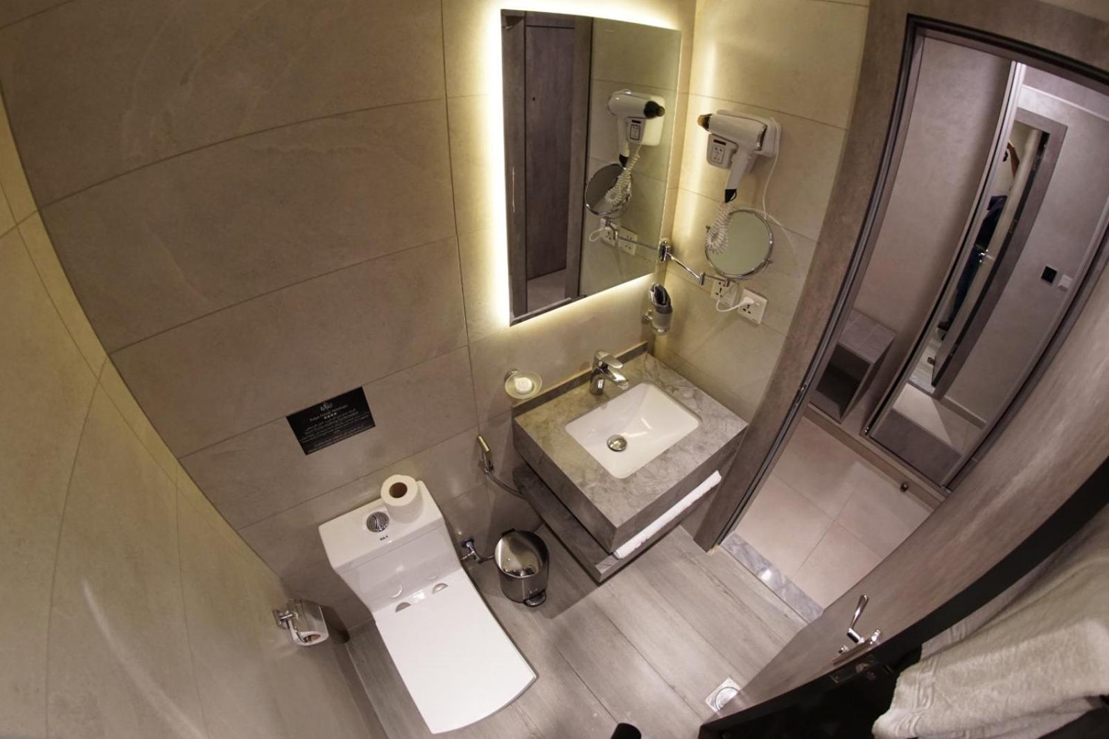 Deluxe King Room - Photo 6