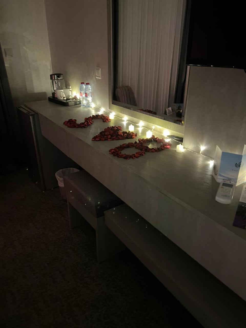 Deluxe King Room - Photo 8