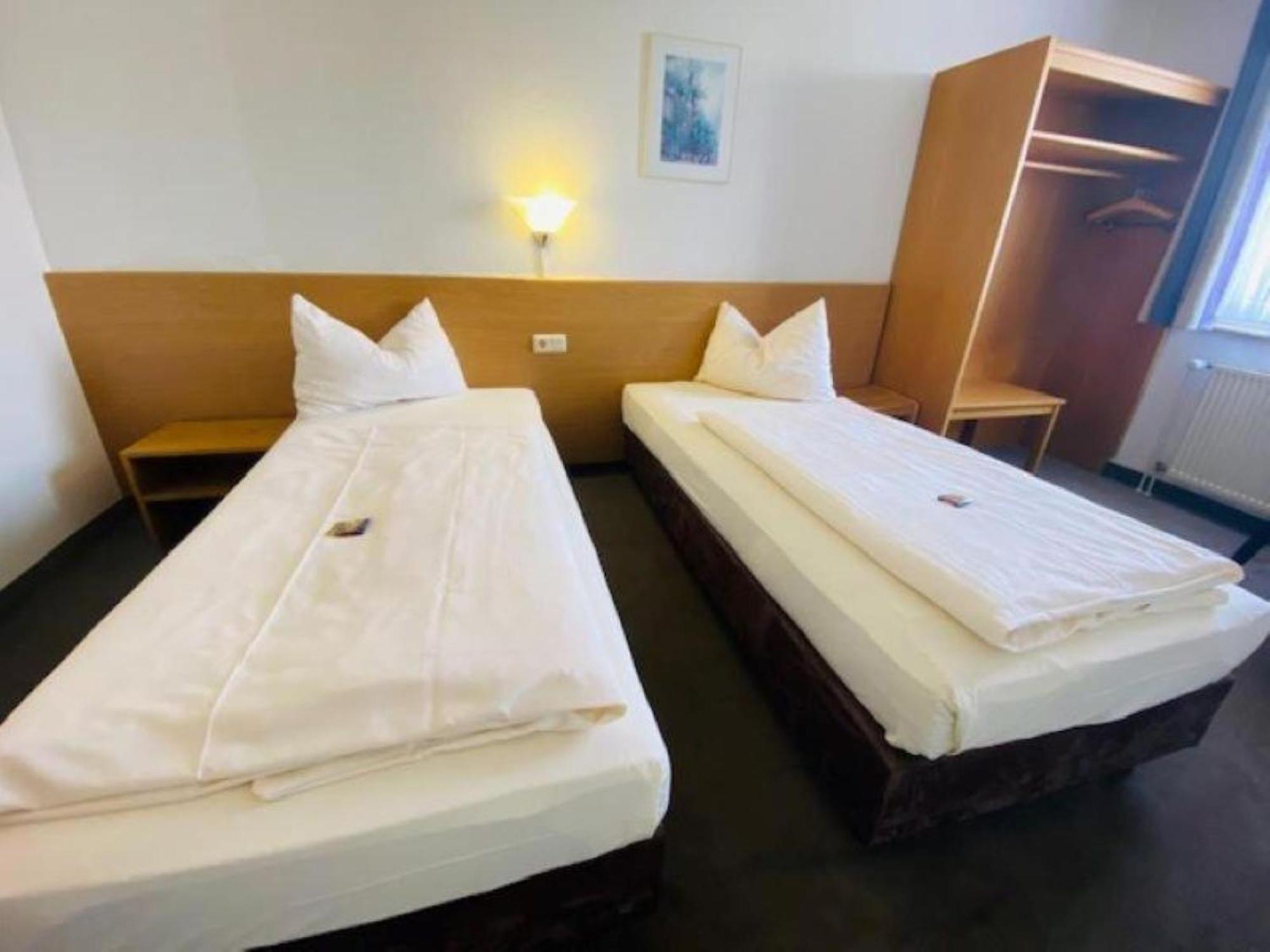 Standard Twin Room - Photo 1