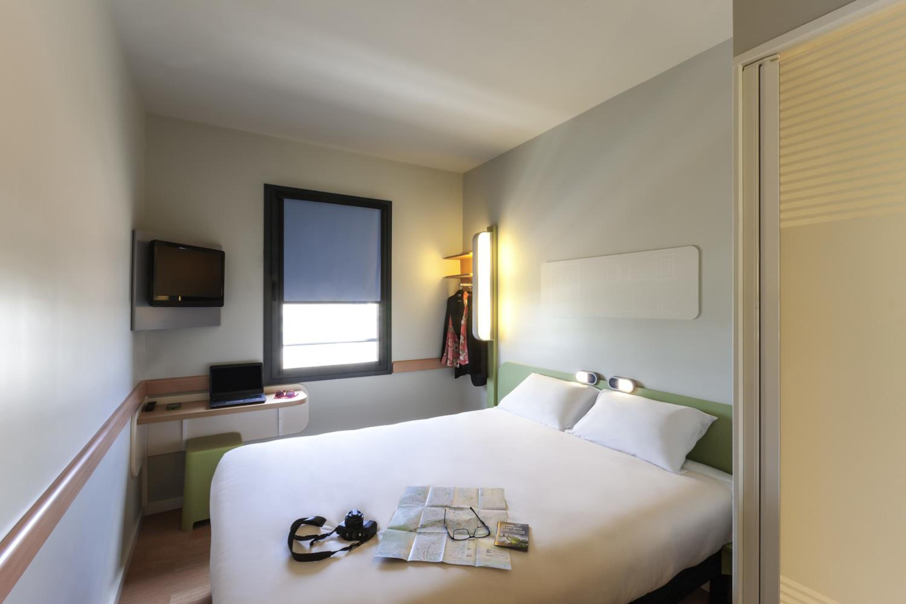 Standard Double Room - City Side - Photo 4