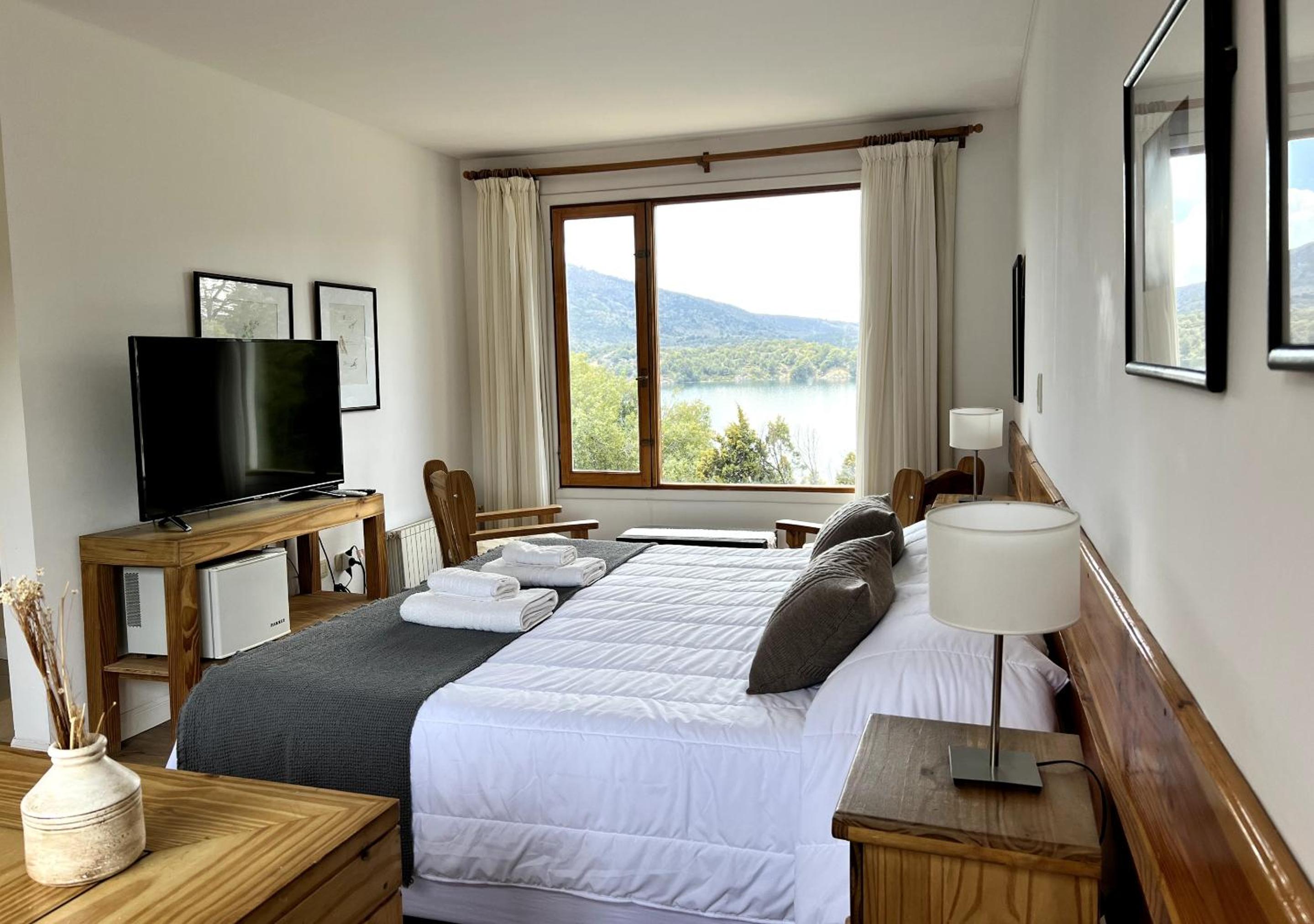 Double or Twin Room with Lake View