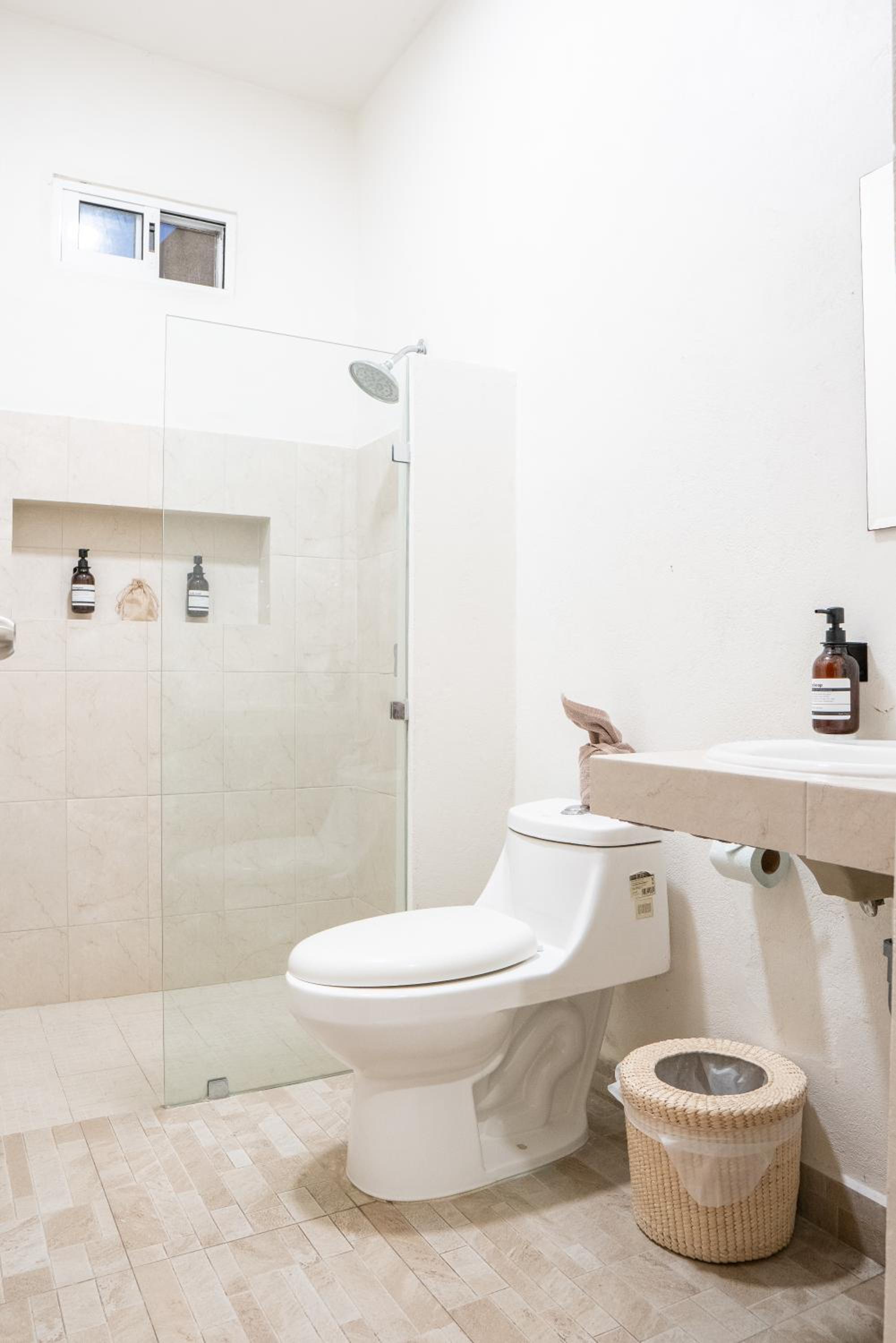Economy Quadruple Room - Photo 2
