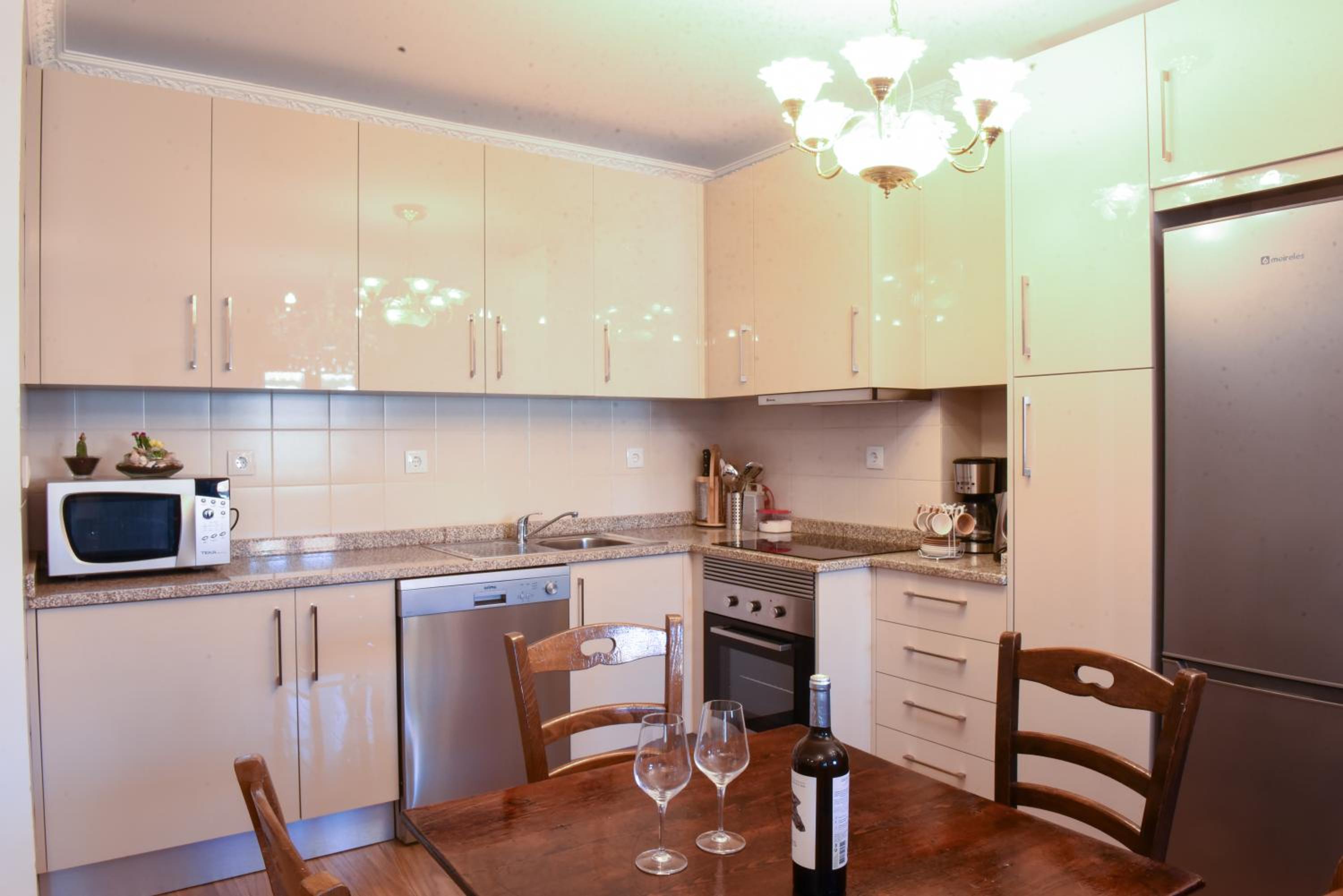 One-Bedroom House - Photo 6