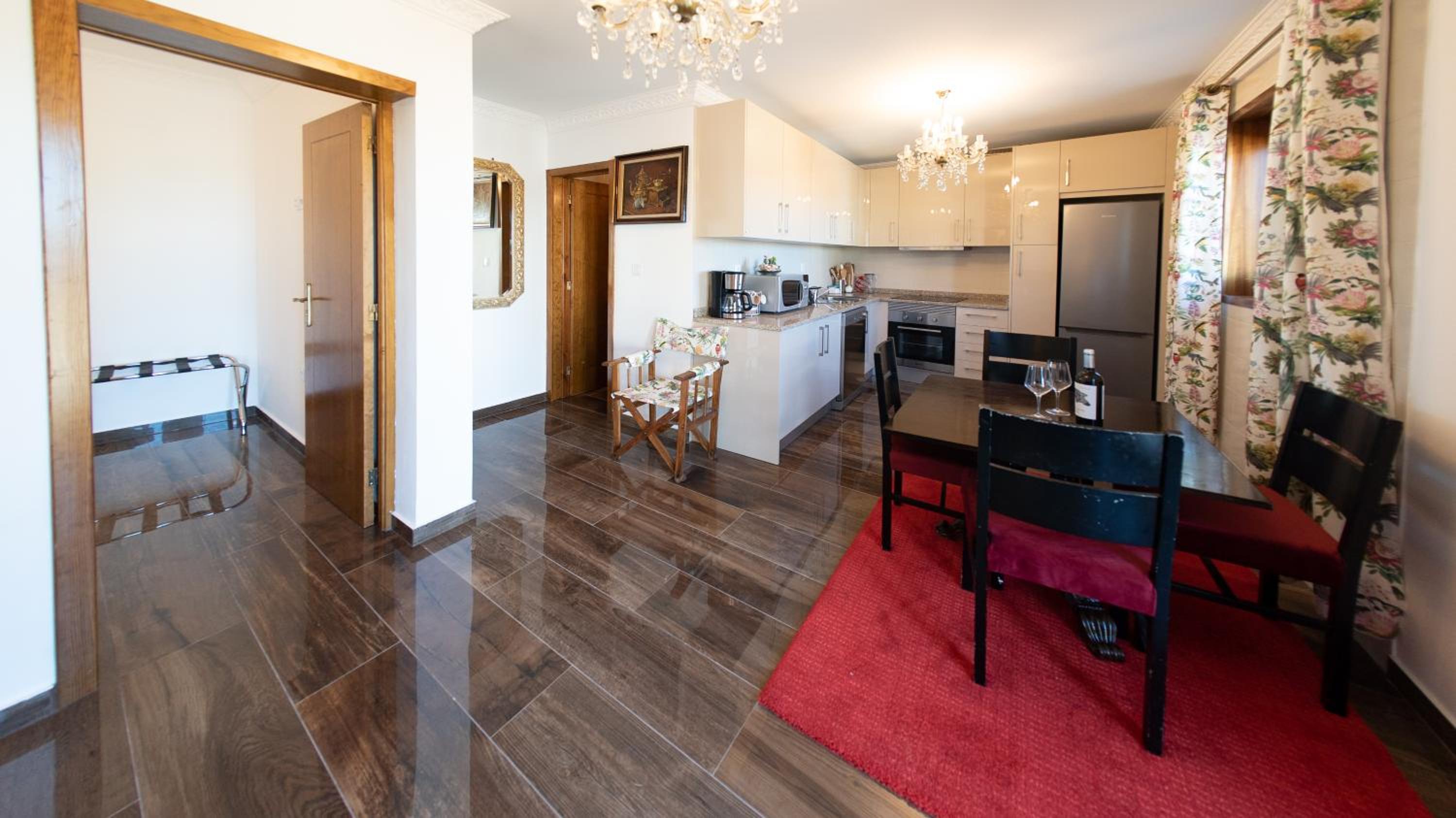 Two-Bedroom House - Photo 4