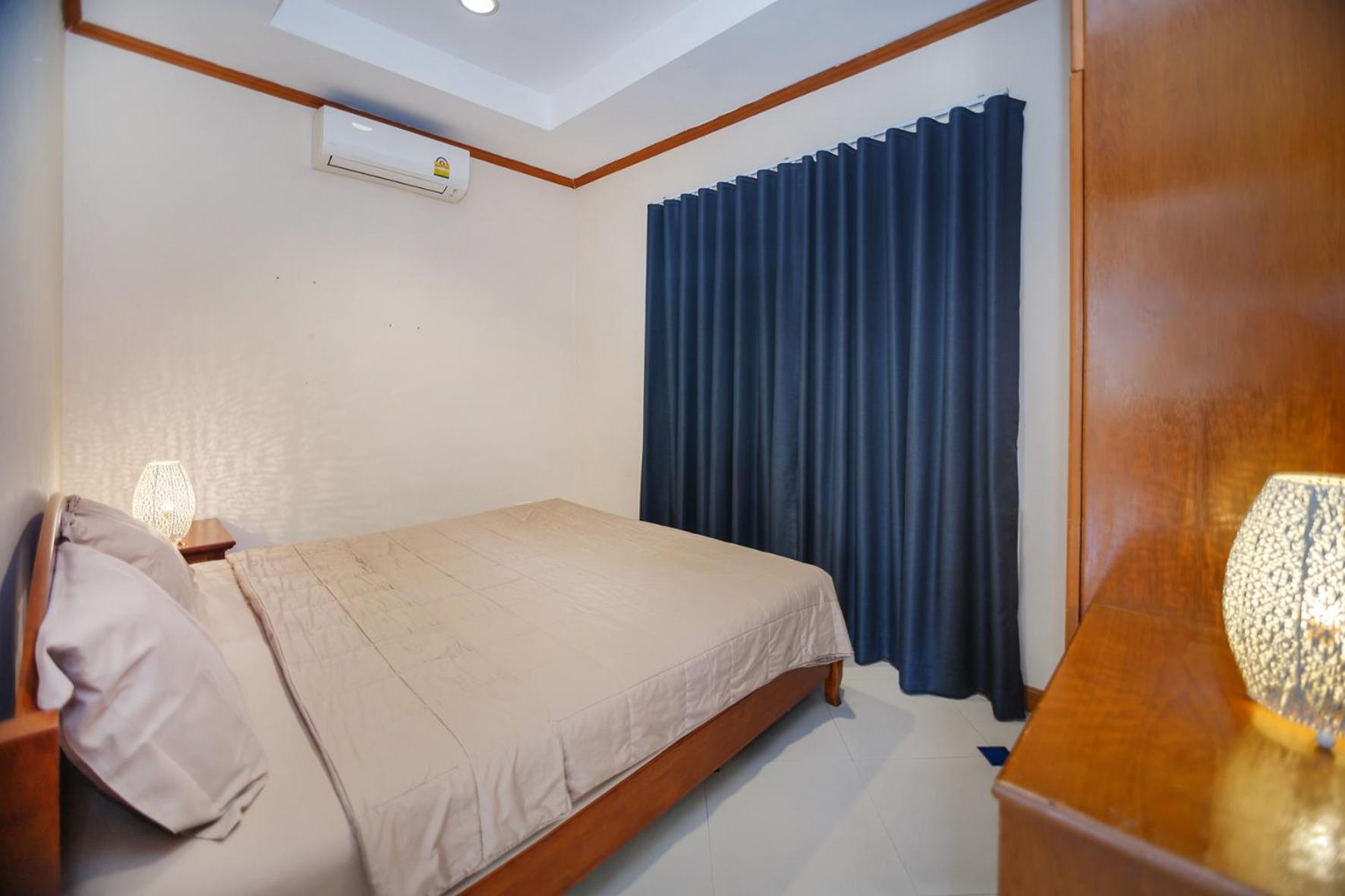 Five-Bedroom House photo 1