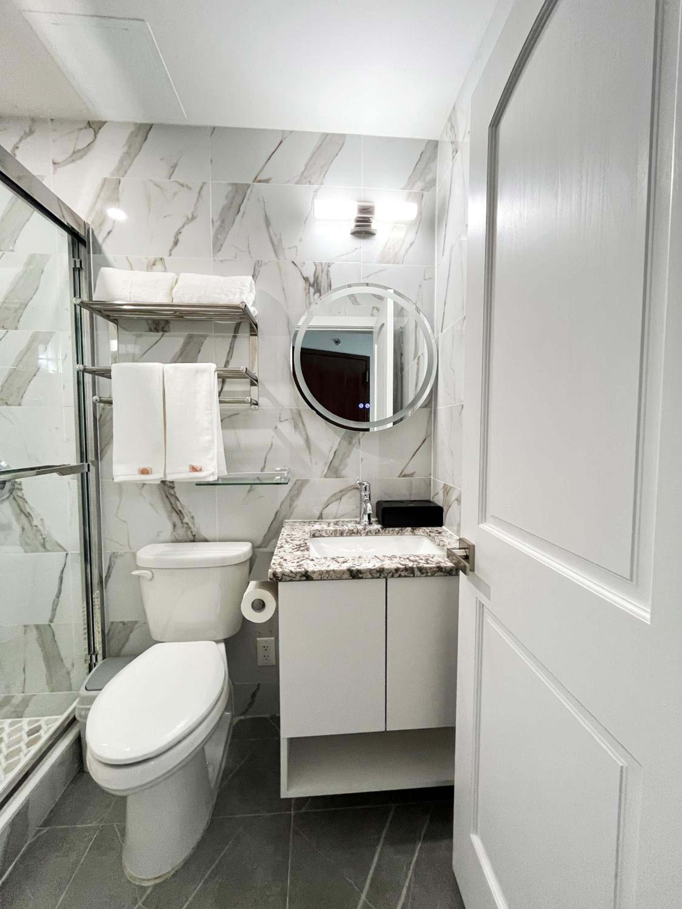 Double Room with Private Bathroom photo 3