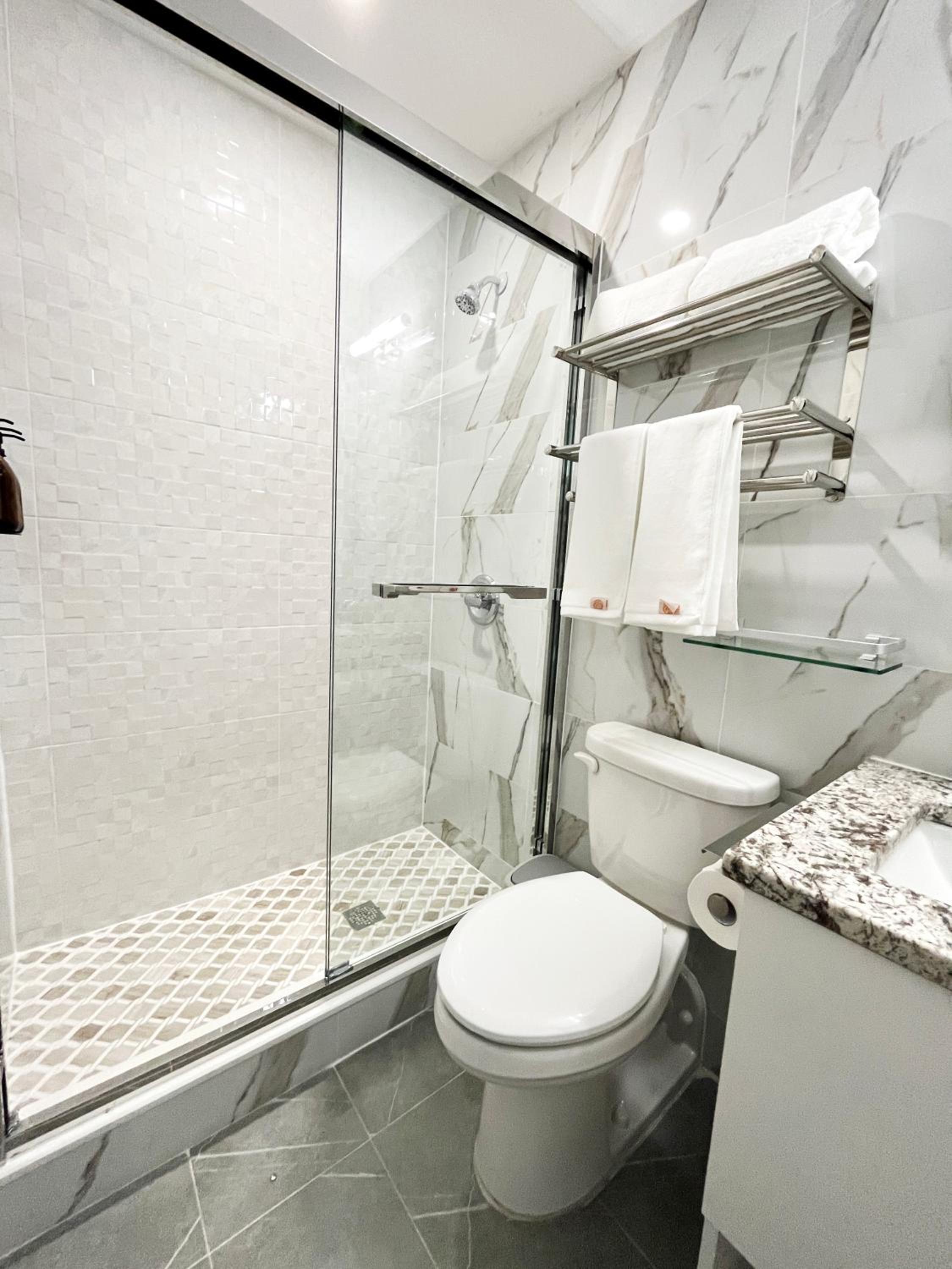 Double Room with Private Bathroom photo 2