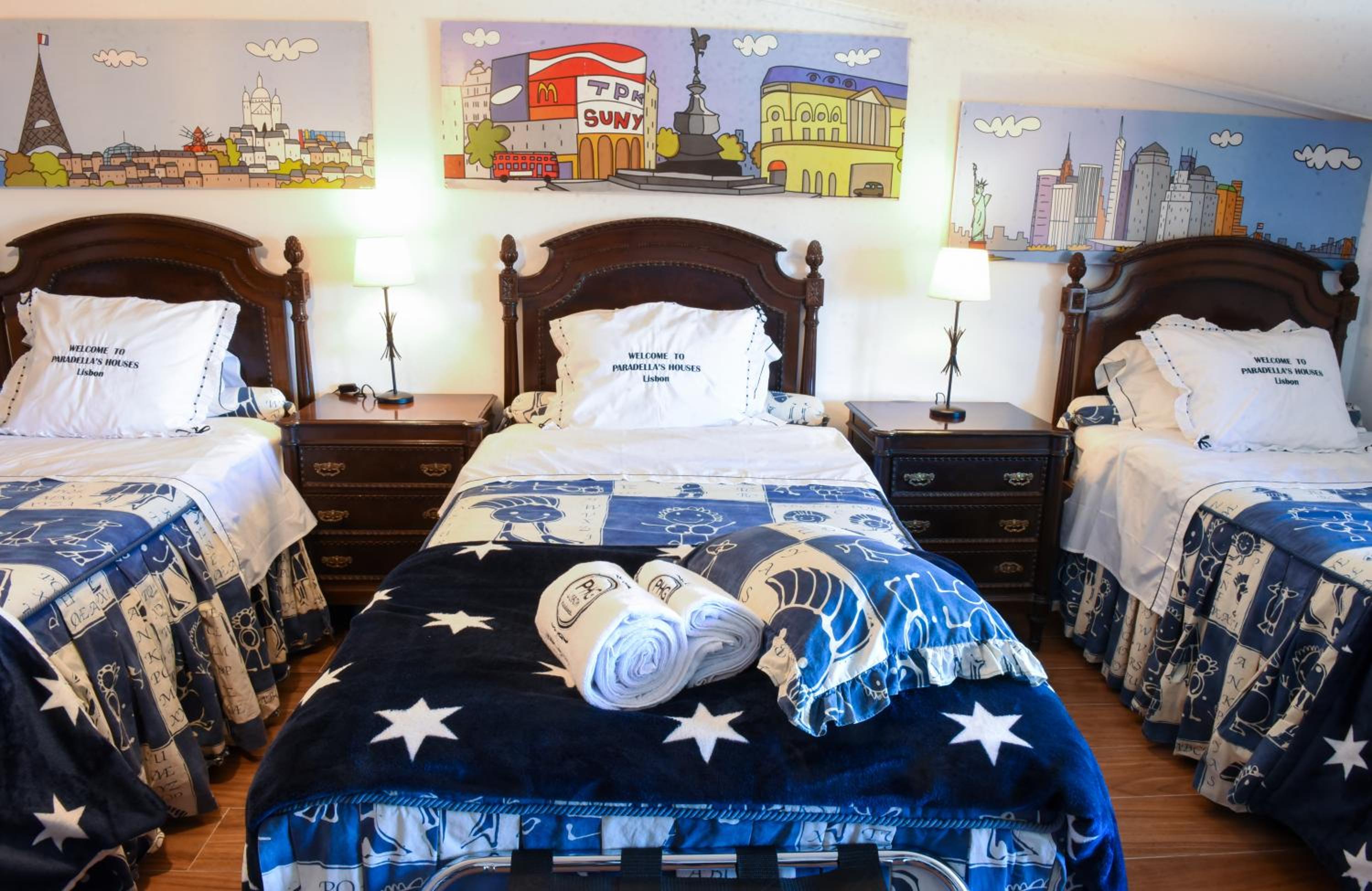 Three-Bedroom House - Photo 2