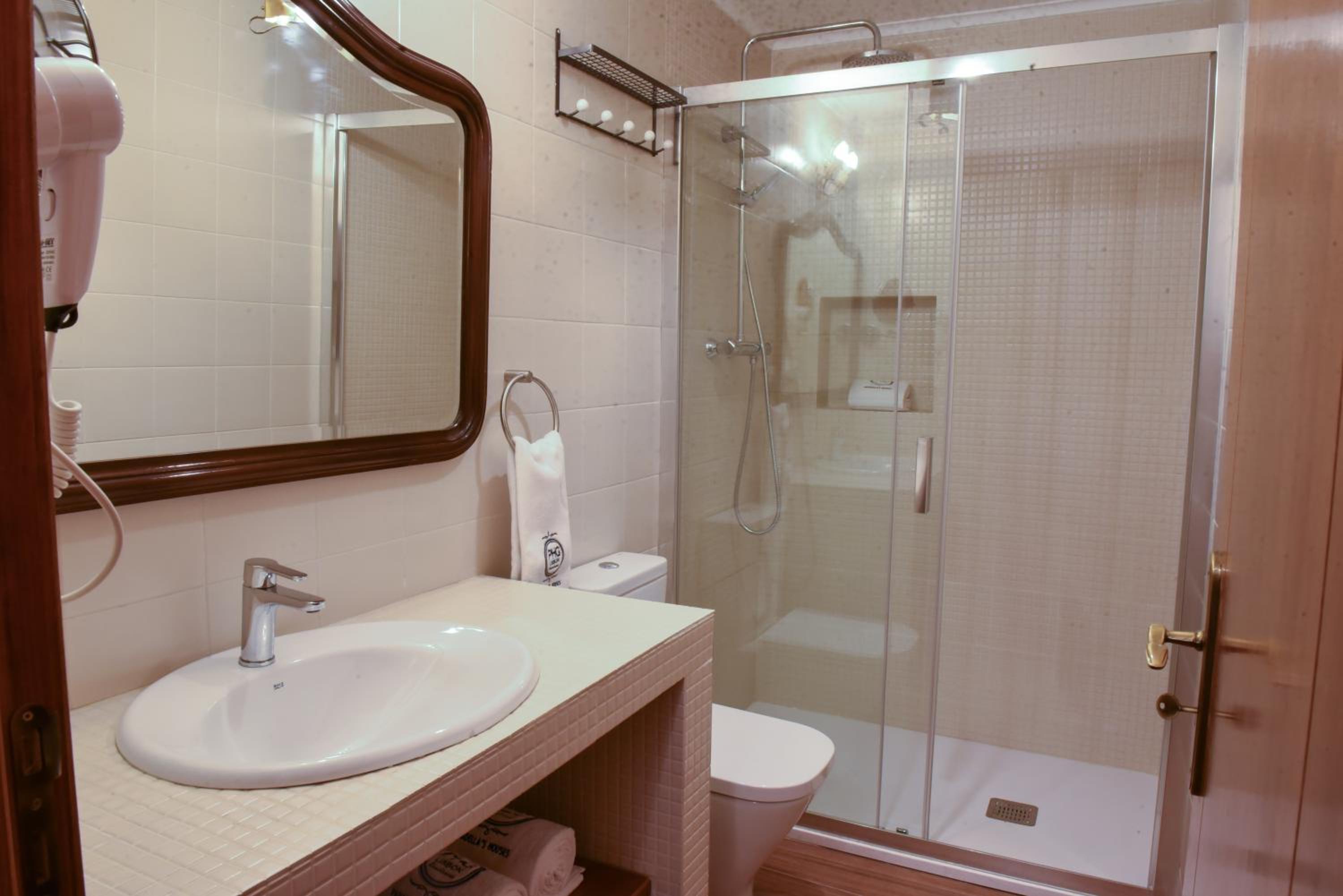 Three-Bedroom House - Photo 3