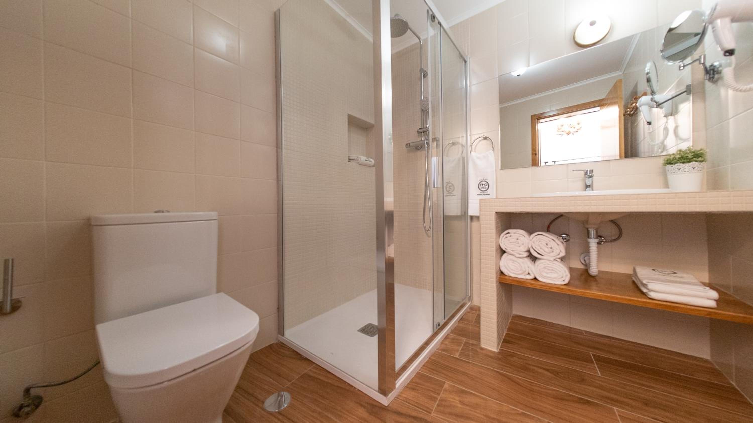 Four-Bedroom House - Photo 11