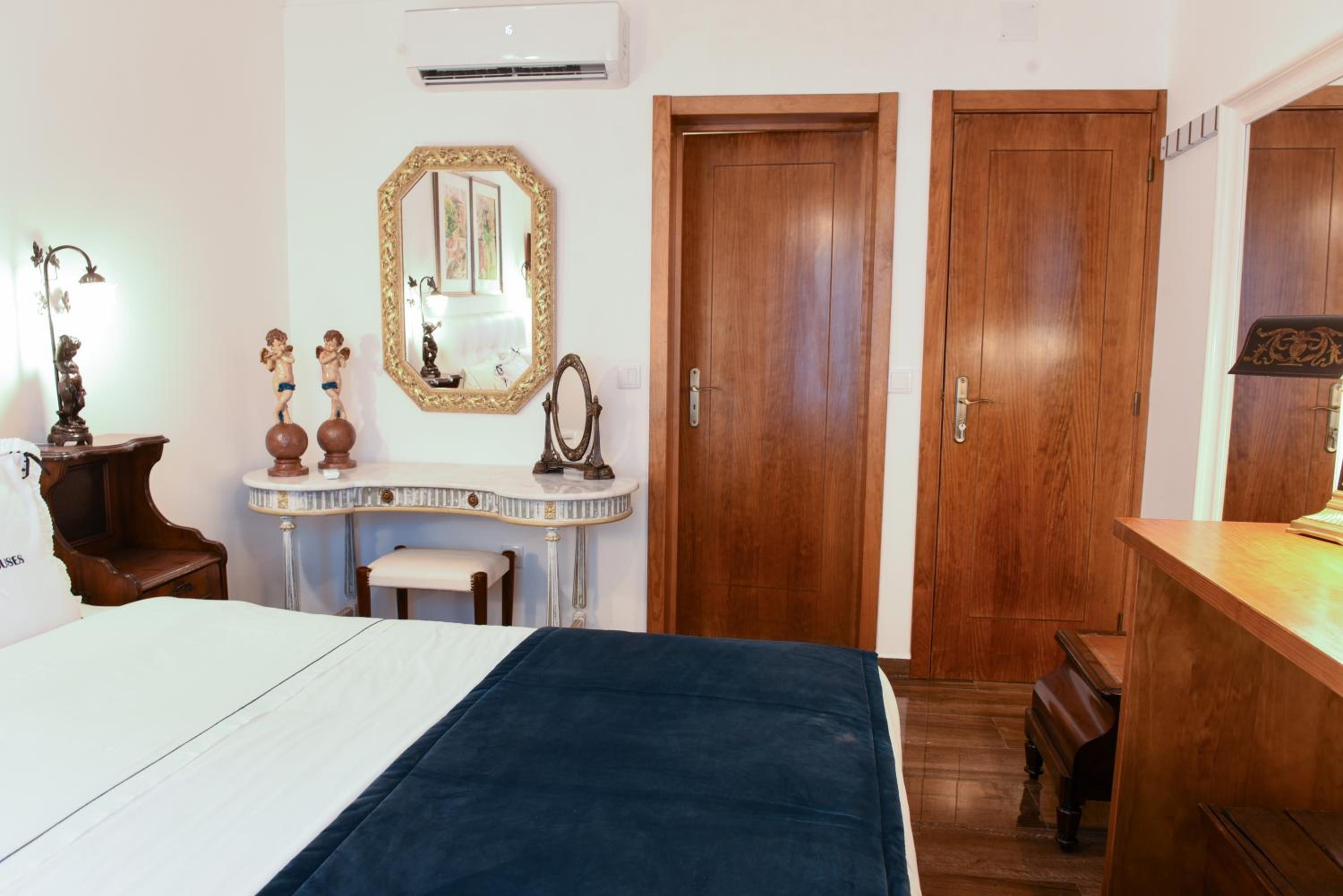 Double Room with Balcony - Photo 6