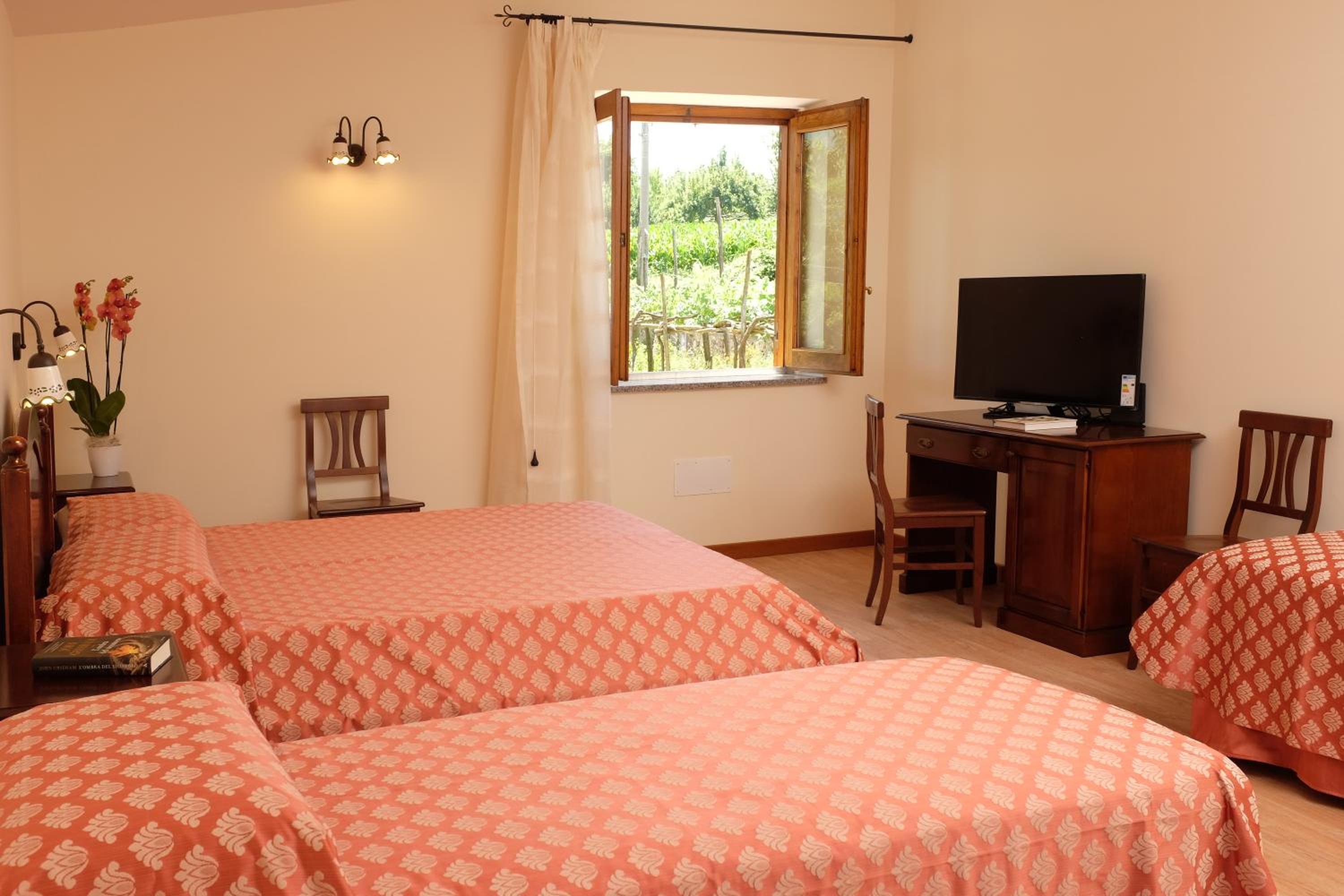 Superior Quadruple Room photo 3