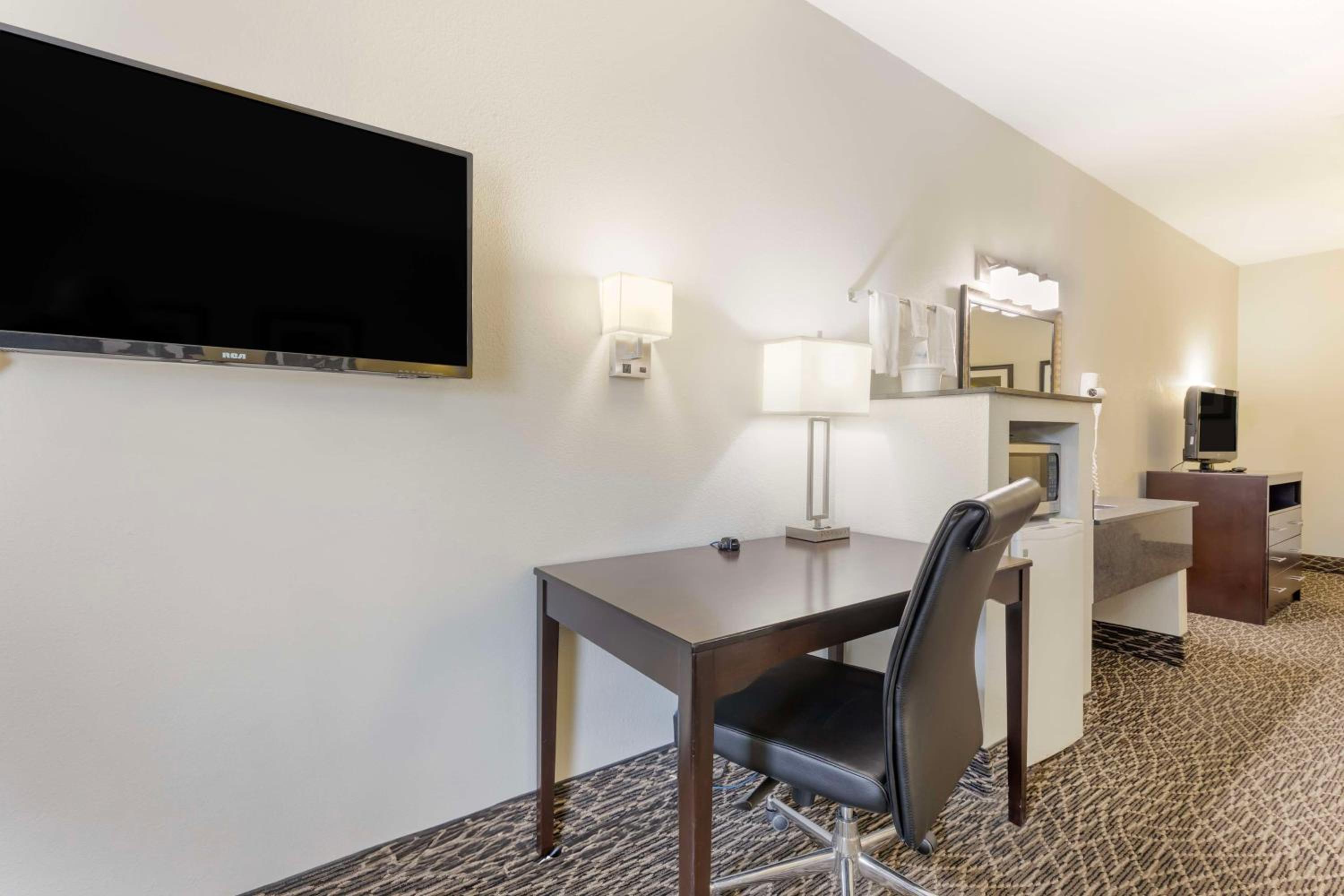 King Suite with Sofa Bed - Non Smoking photo 3