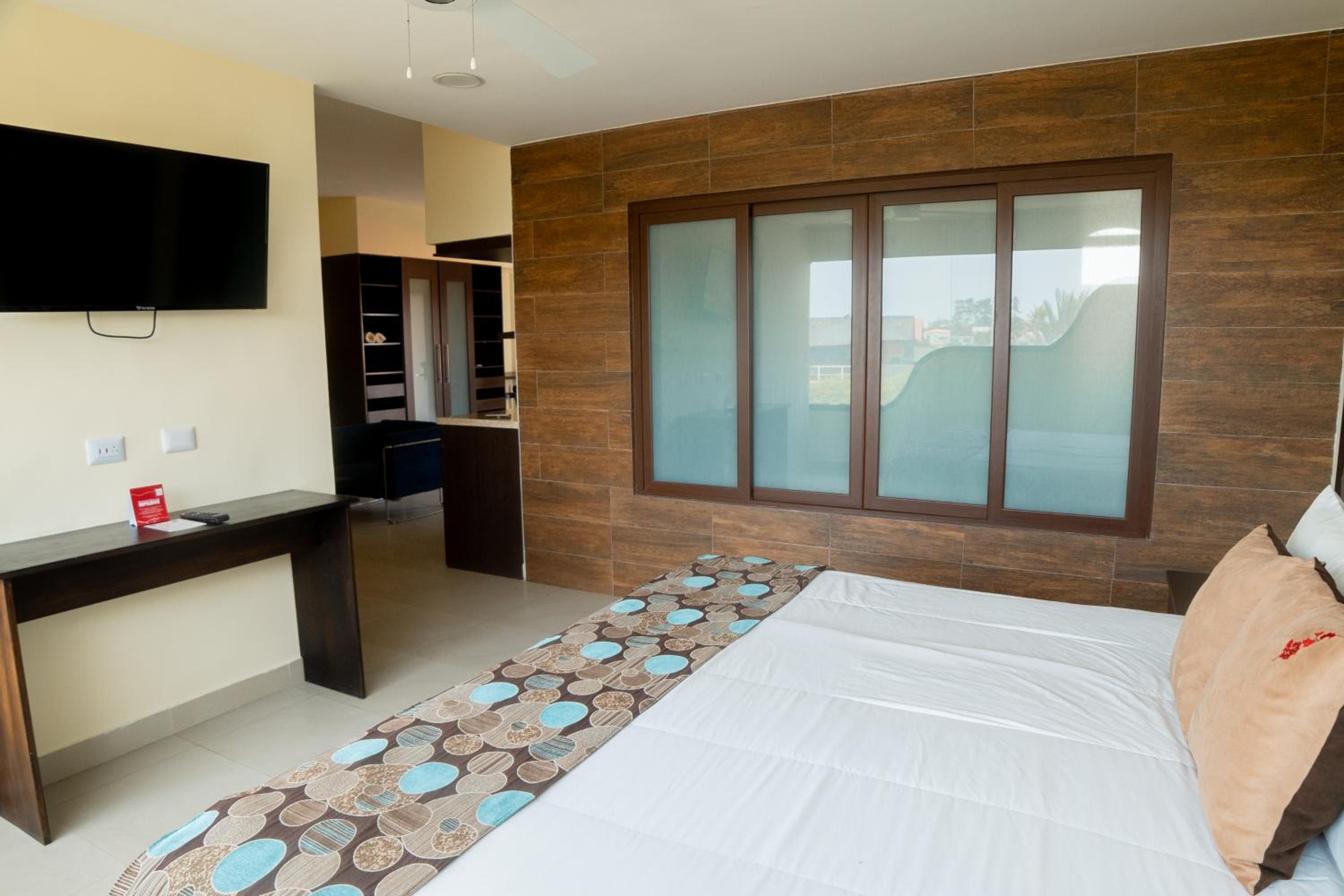 Superior King Suite photo 2