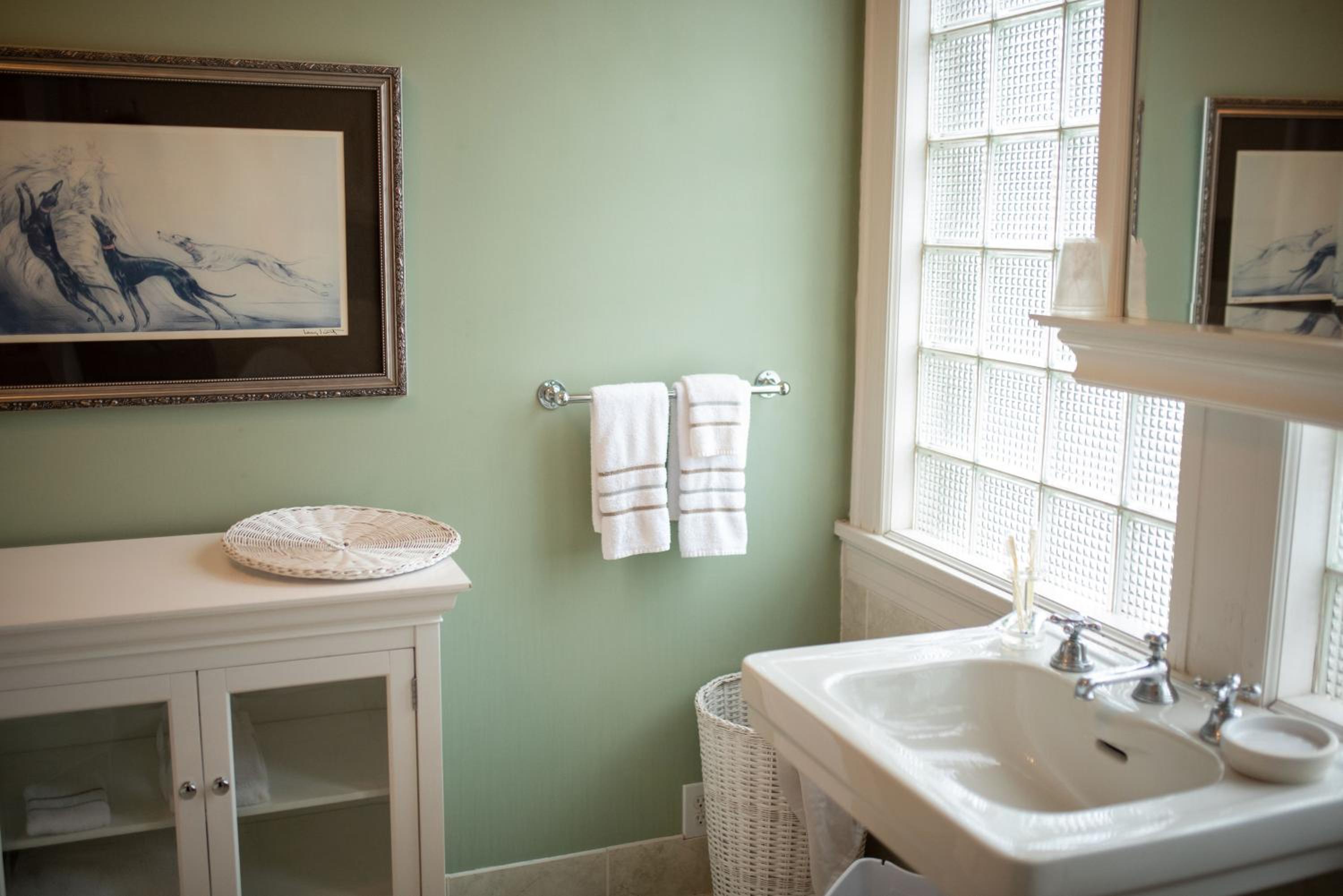King Room with Spa Bath - Photo 4