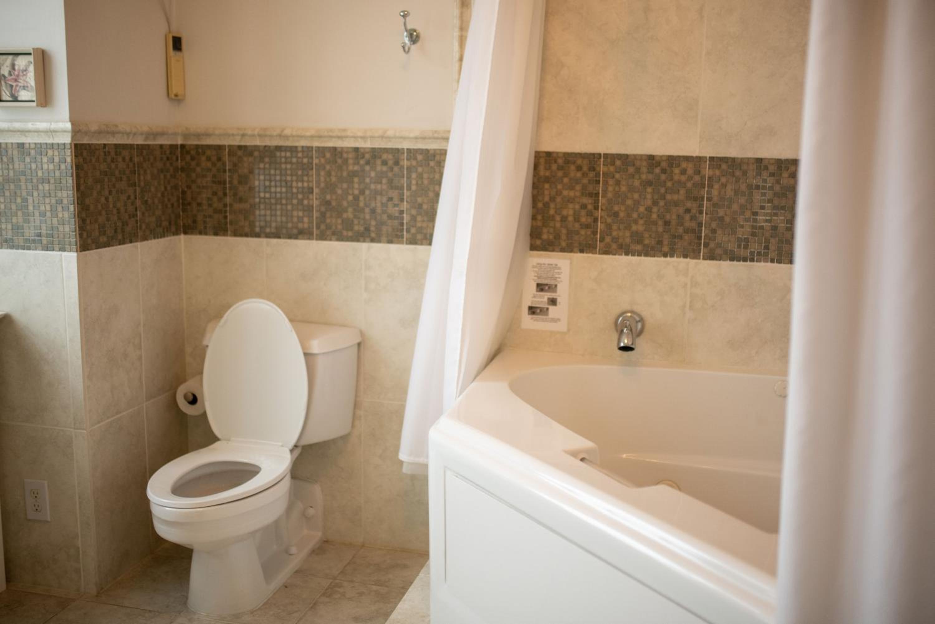 King Room with Spa Bath - Photo 5