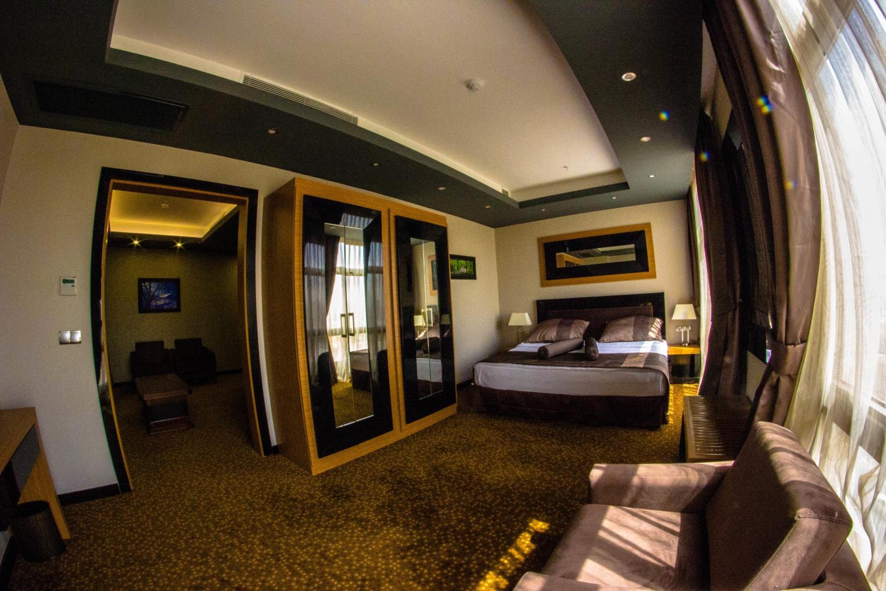 One-Bedroom Suite - Photo 1