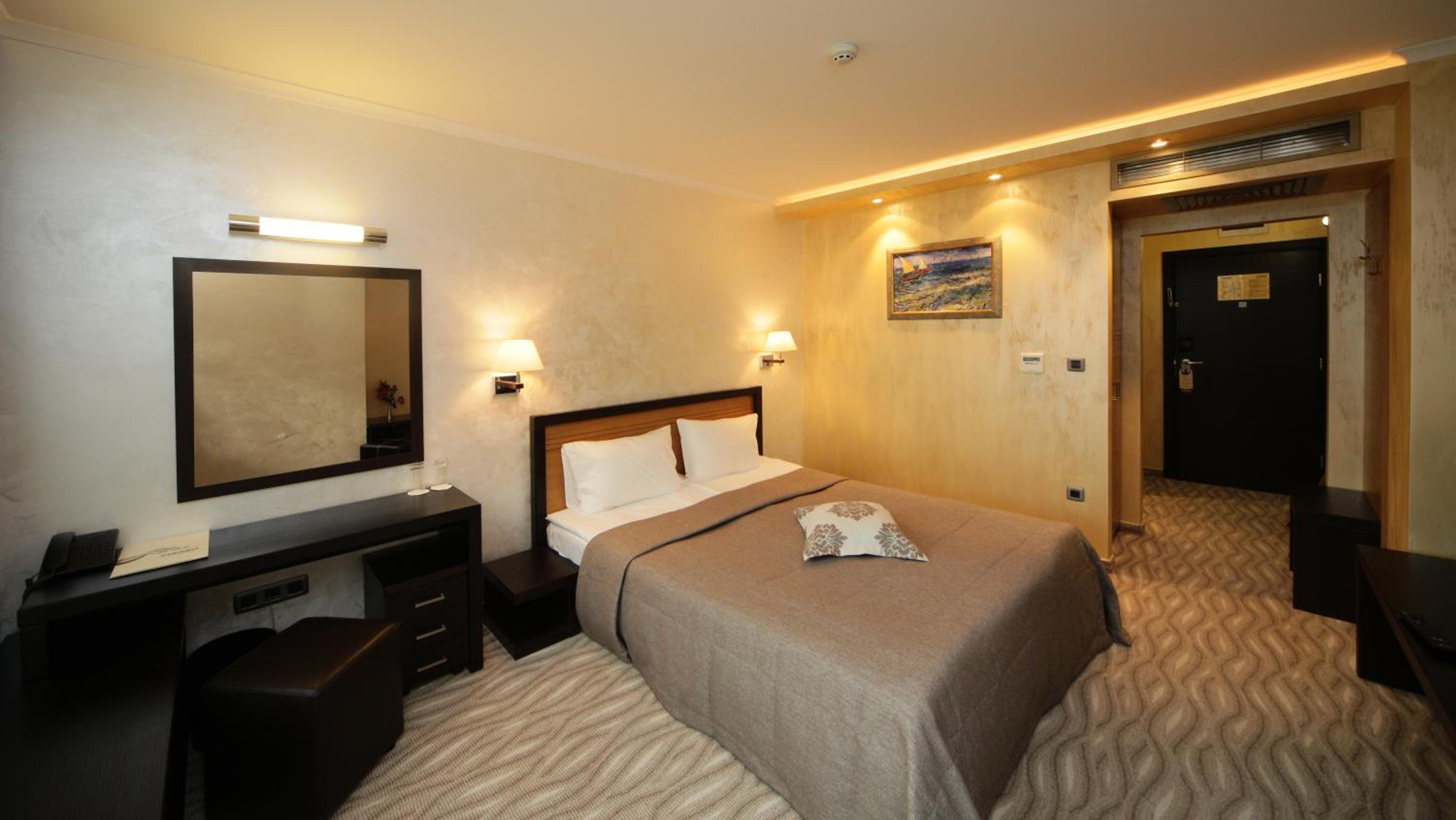 Double Room - Photo 7