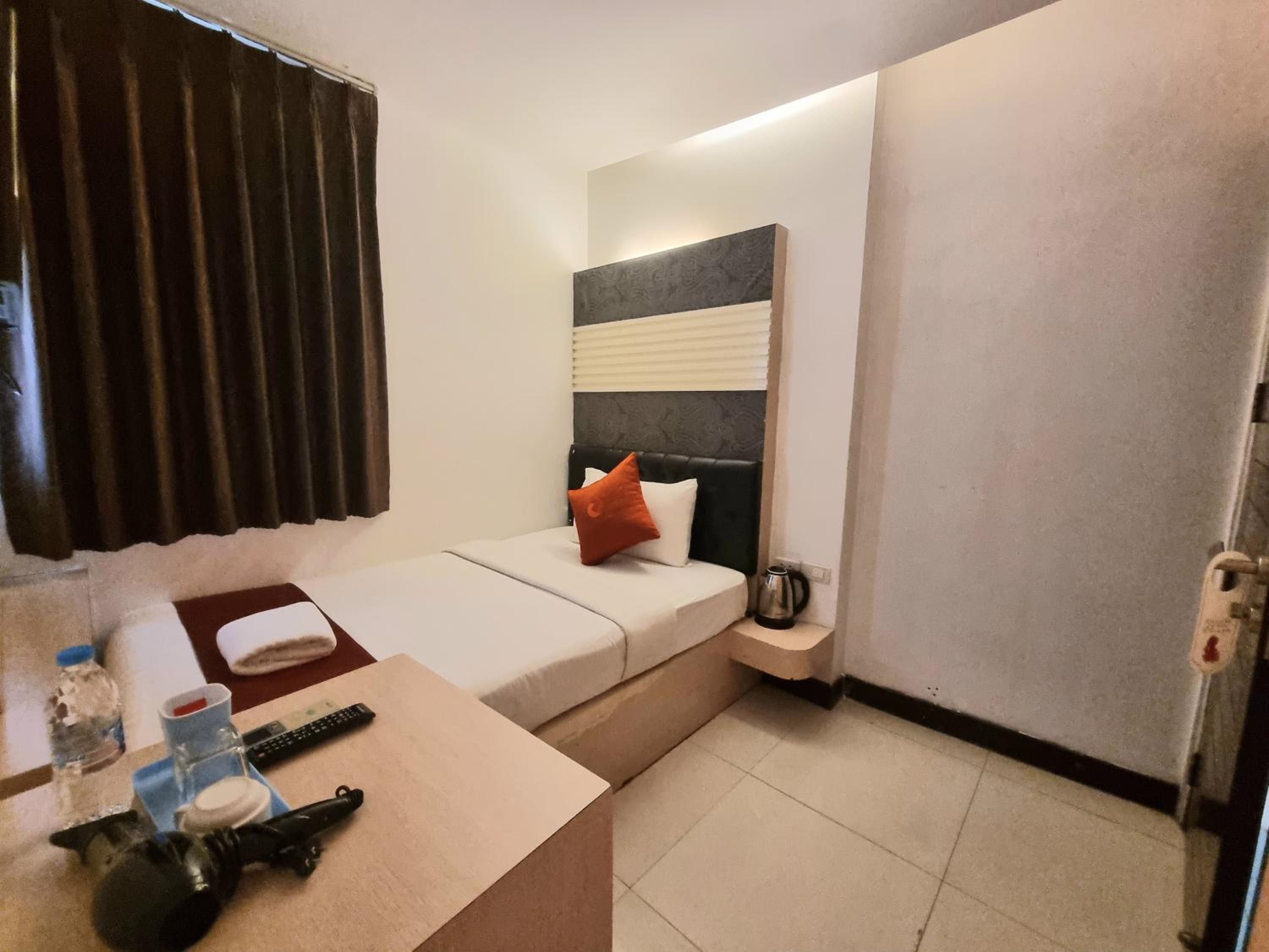 Budget Single Room photo 3