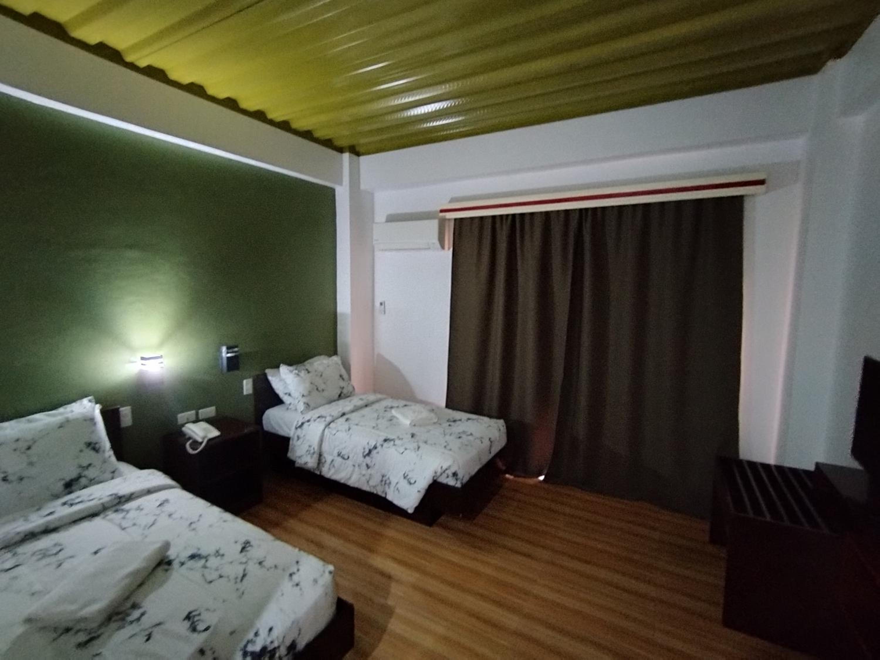 Twin Room - Photo 2