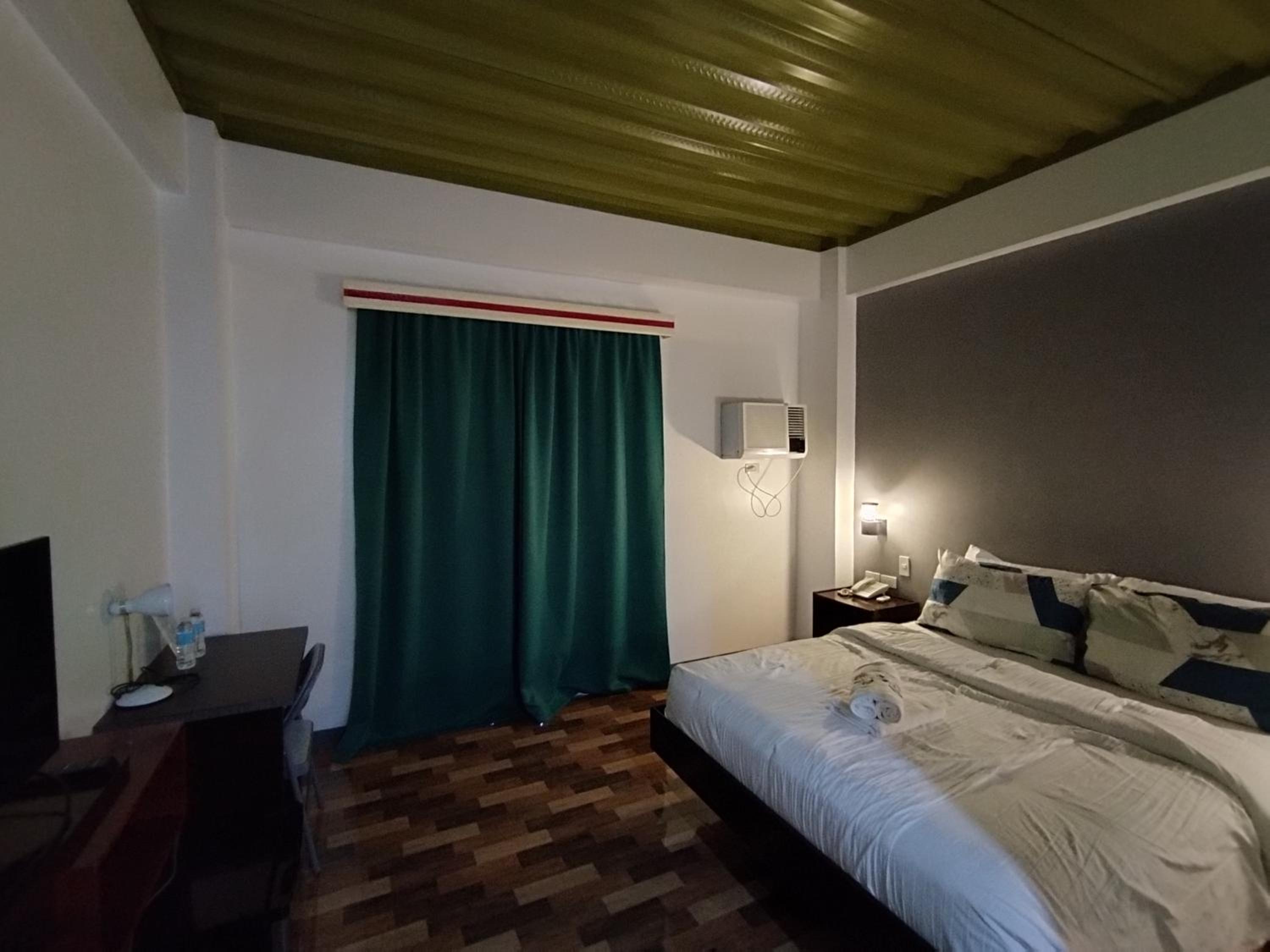 Deluxe Room - Photo 6