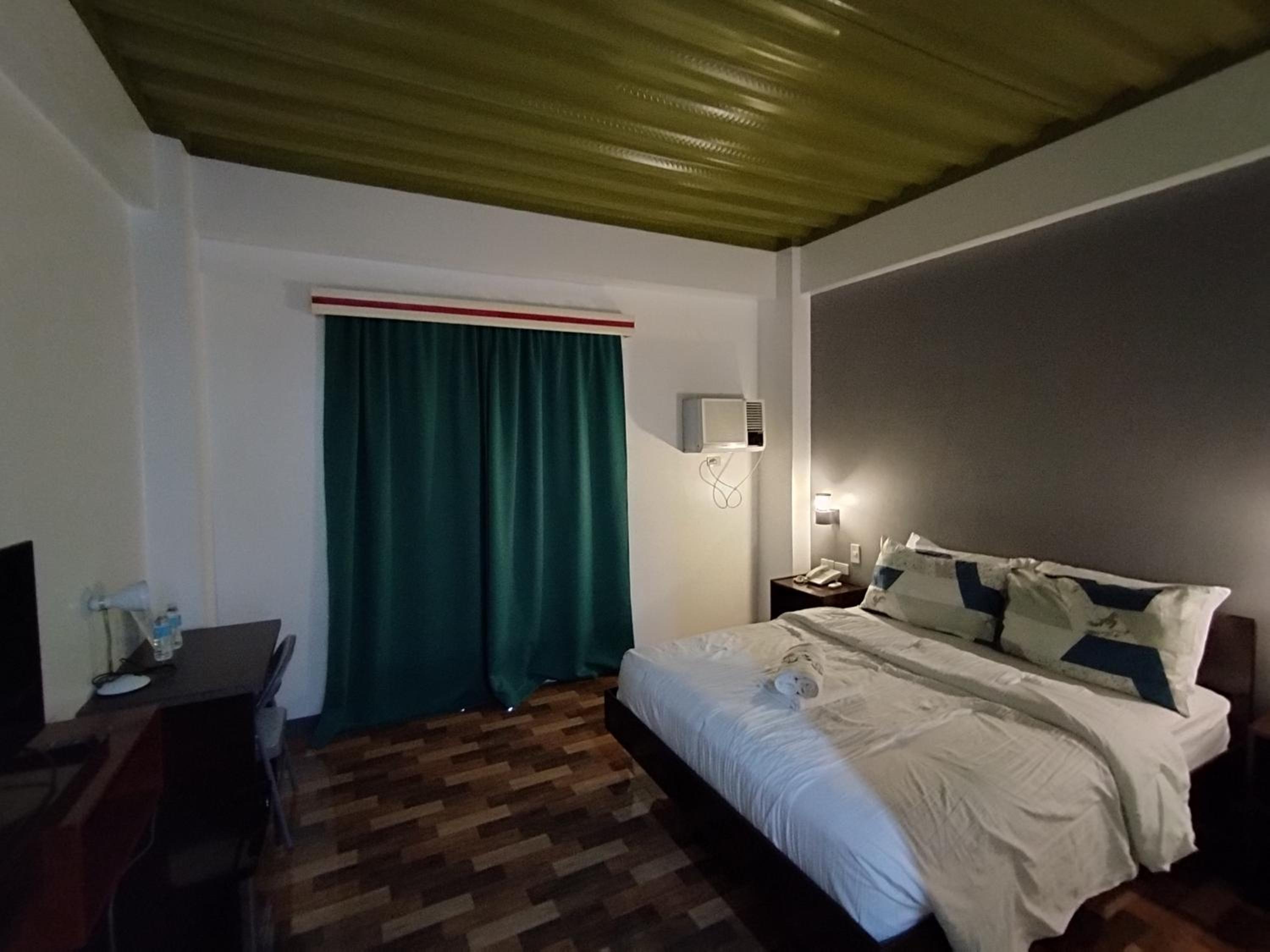 Deluxe Room - Photo 7