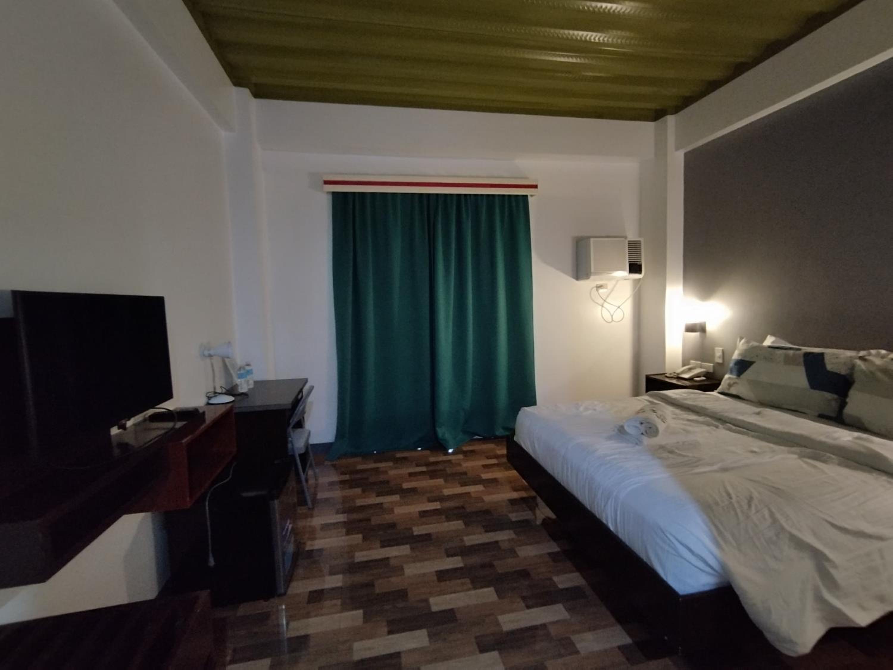 Deluxe Room - Photo 8