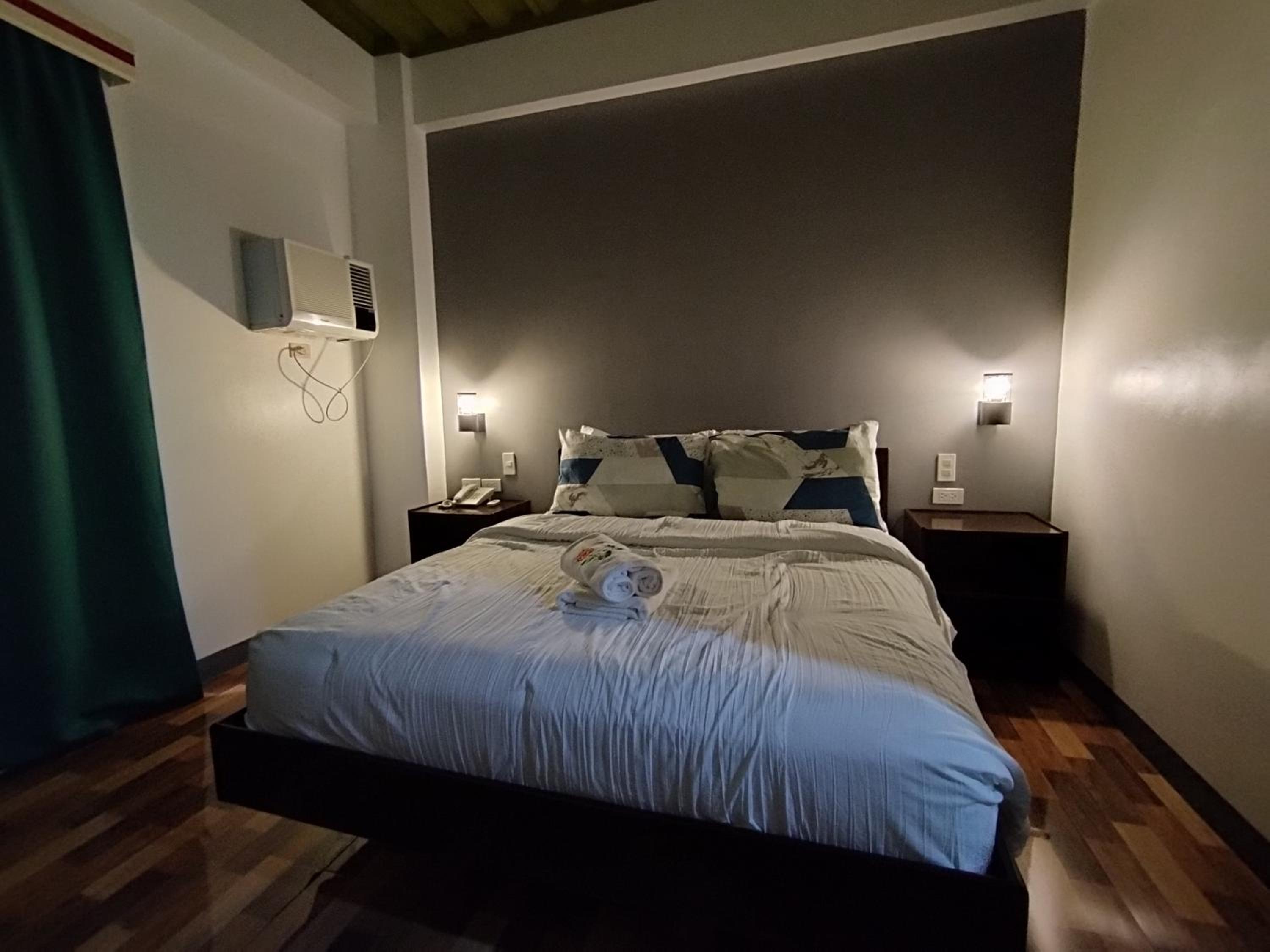 Deluxe Room - Photo 9