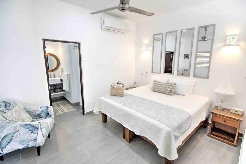 One-Bedroom Apartment photo 1