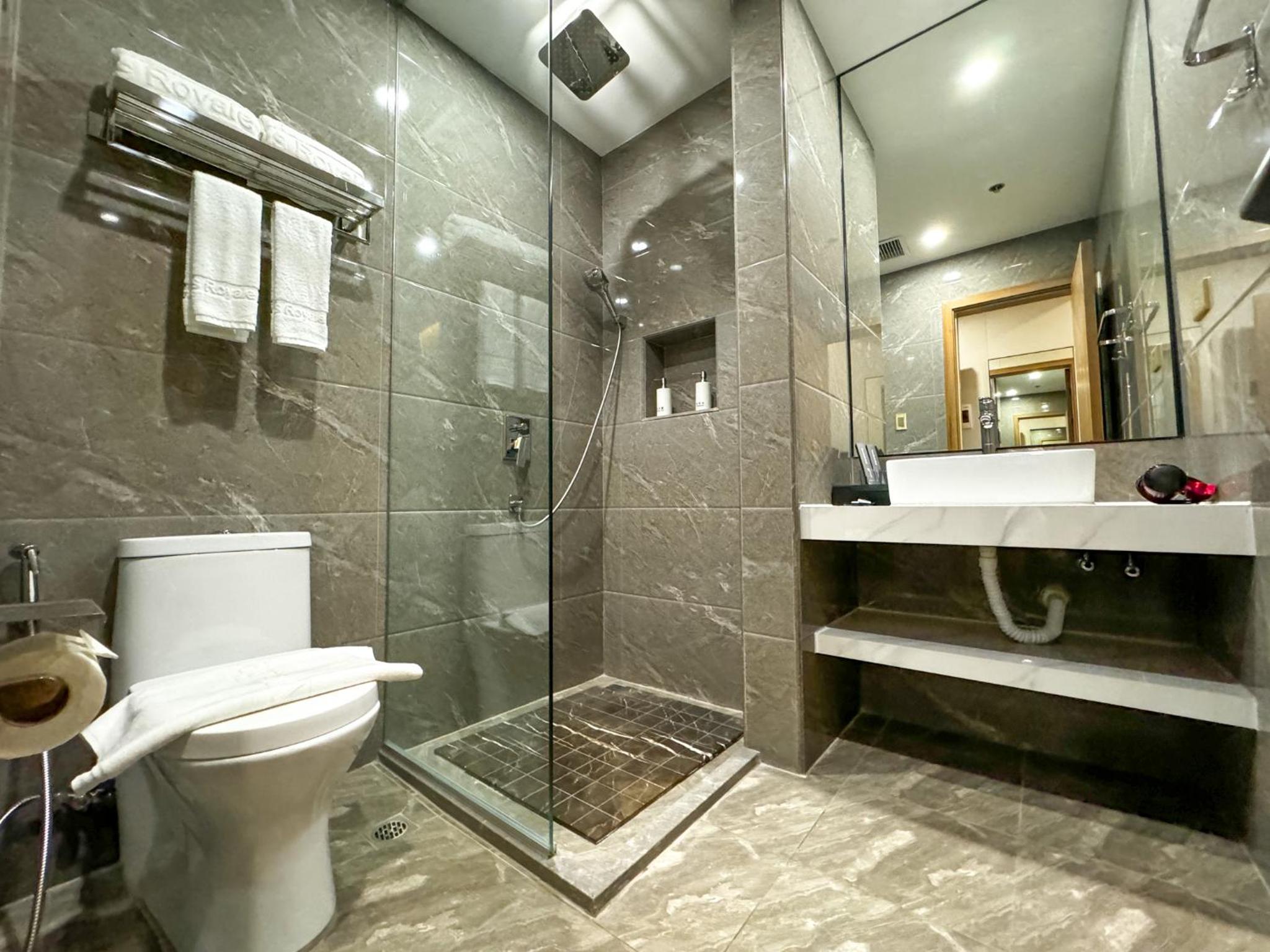 Superior King Room - Photo 3