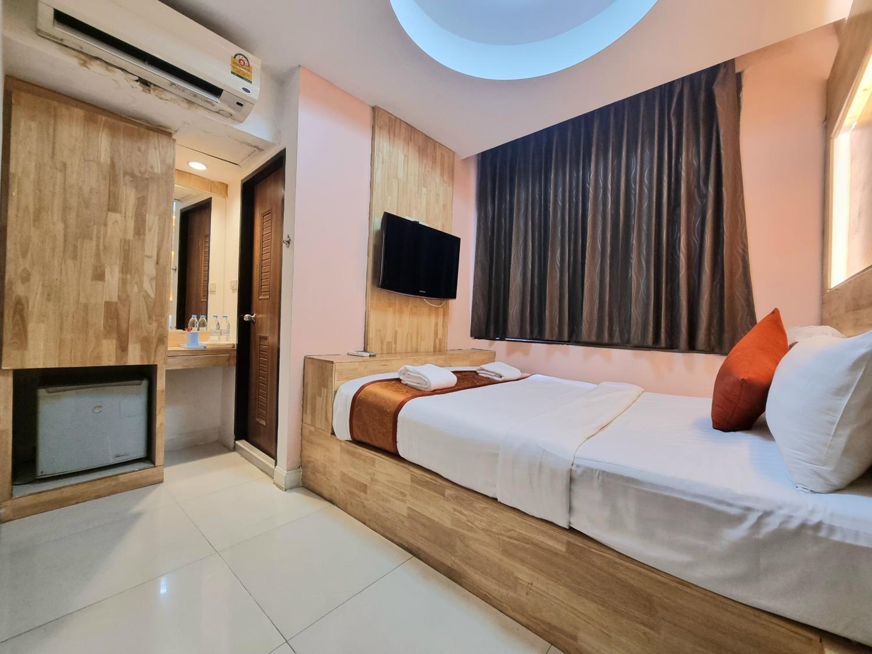 Economy Double Room photo 2