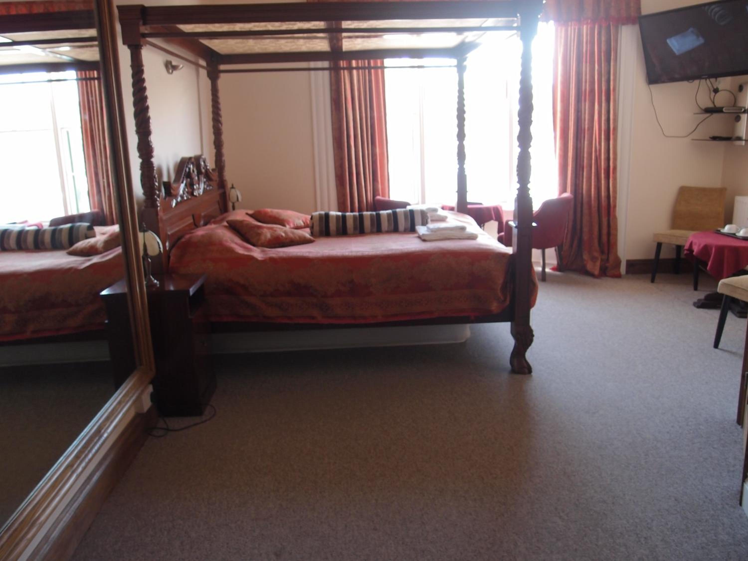 Executive Room with Four Poster Bed and Sea View photo 1