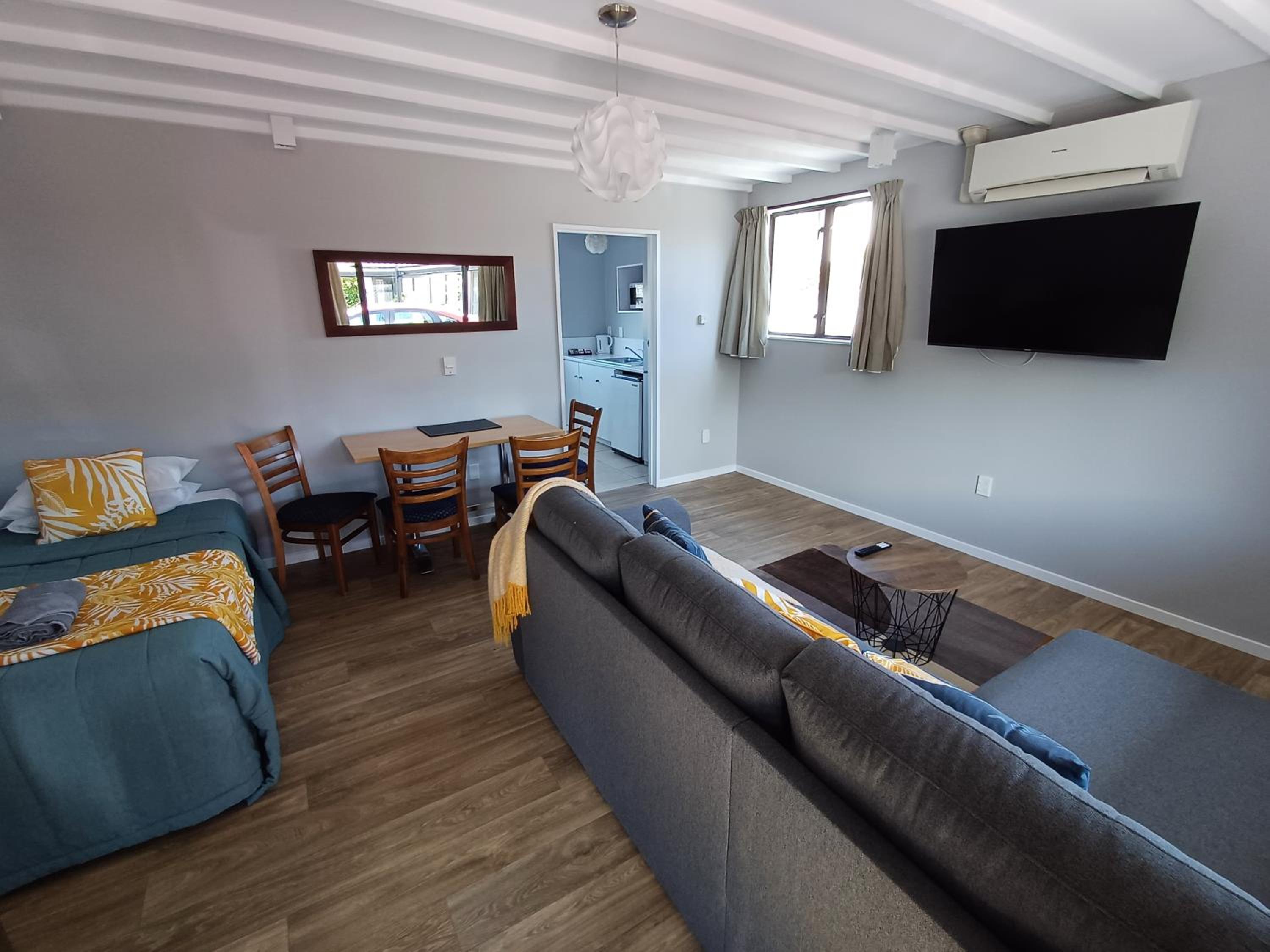 One-Bedroom Apartment - Photo 11