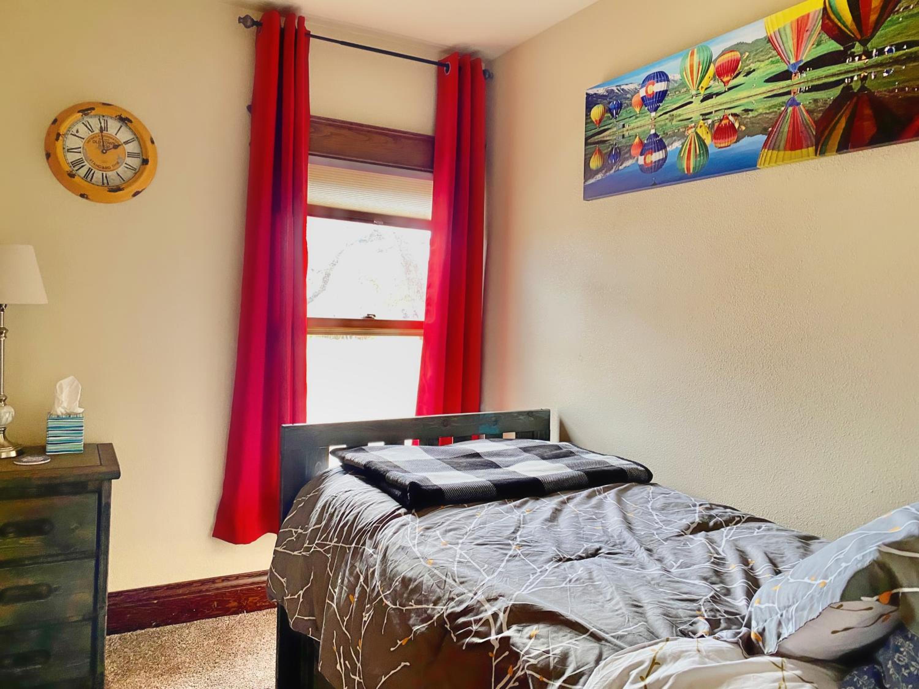 Six-Bedroom House photo 1