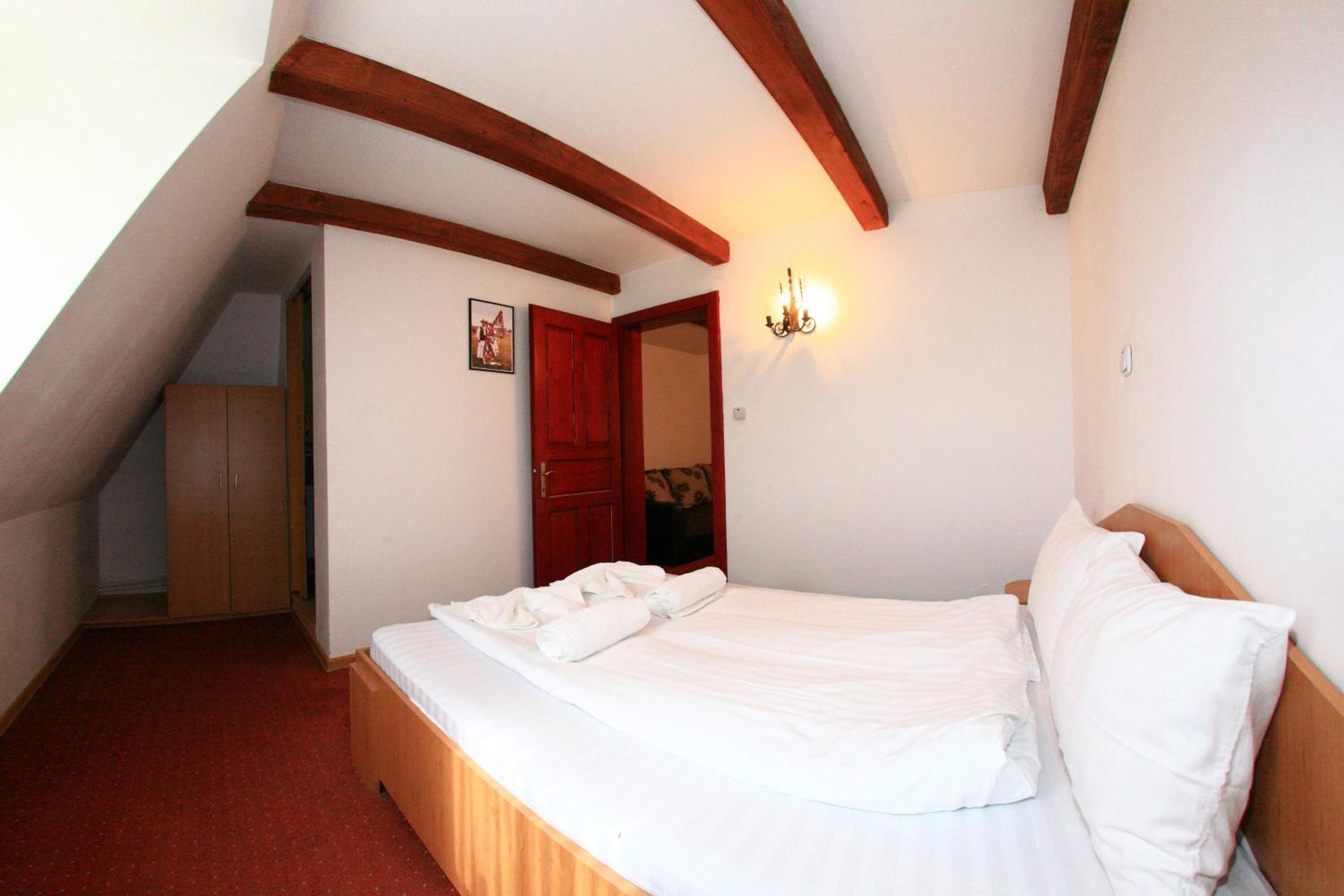 One-Bedroom Suite - Photo 5
