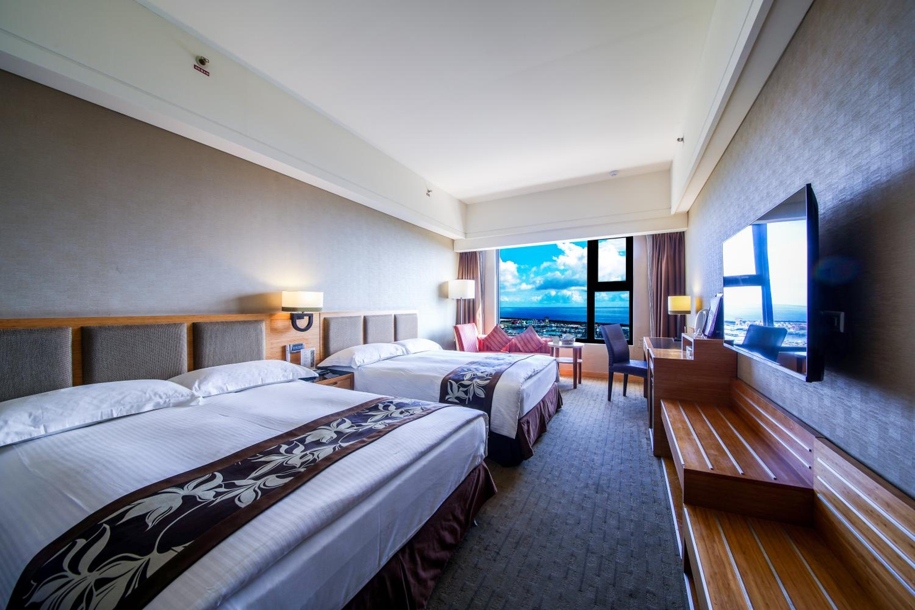Family Room with Sea View - Photo 4
