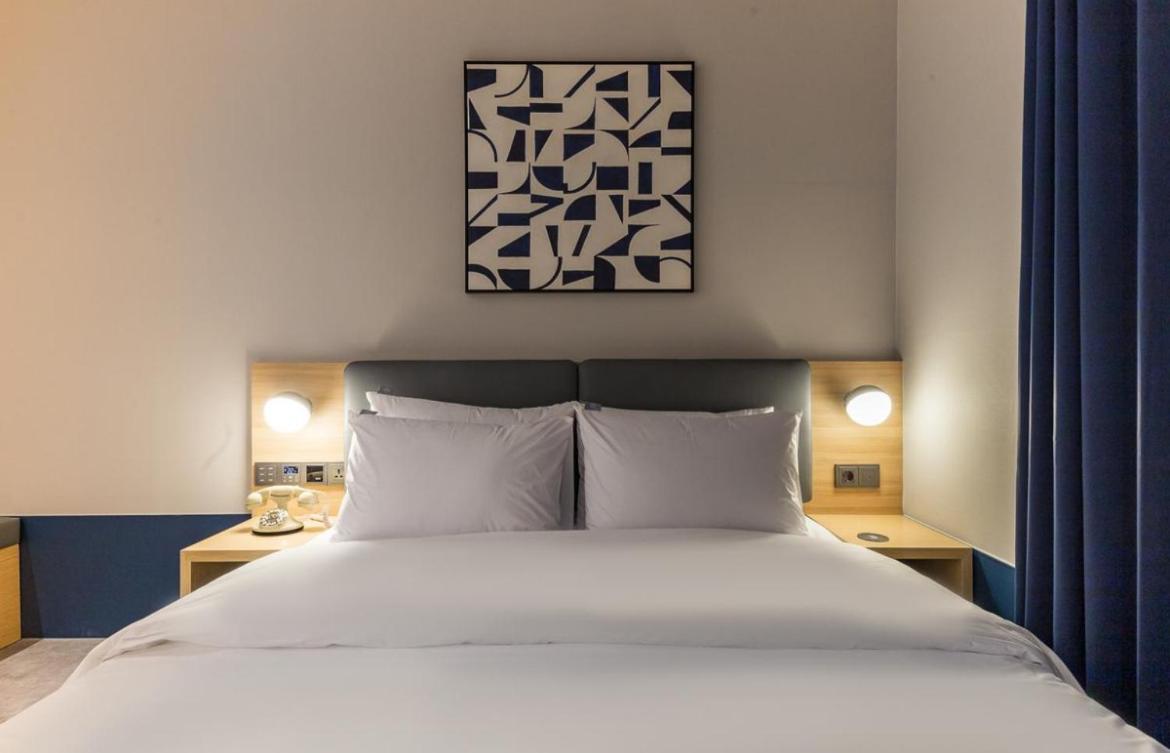 Standard King Room photo 2