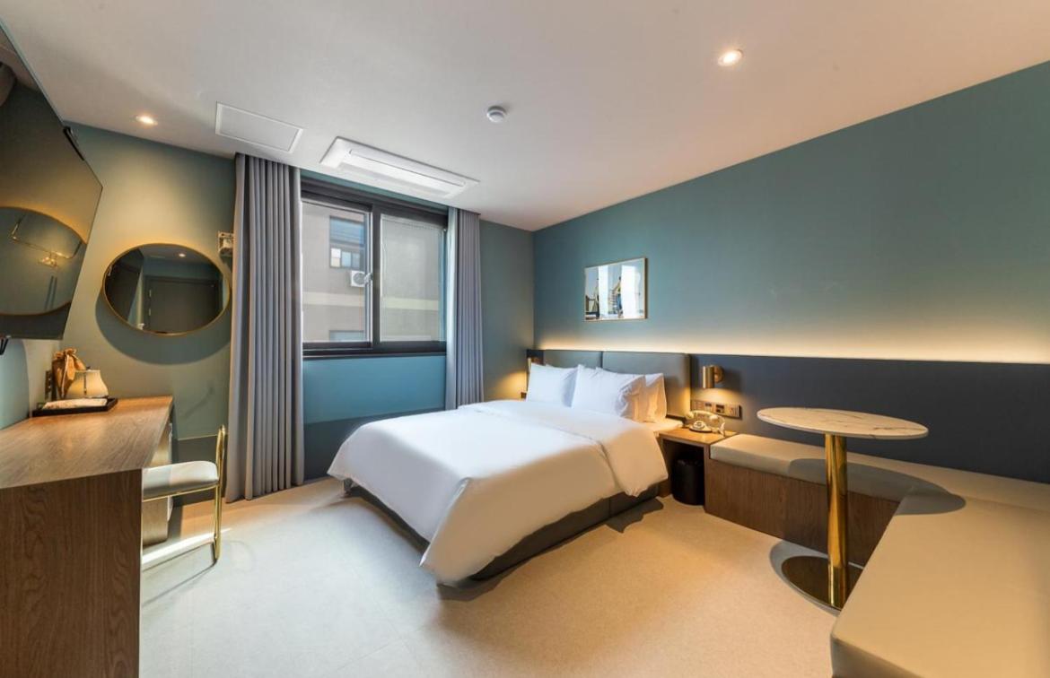 Deluxe King Room photo 2