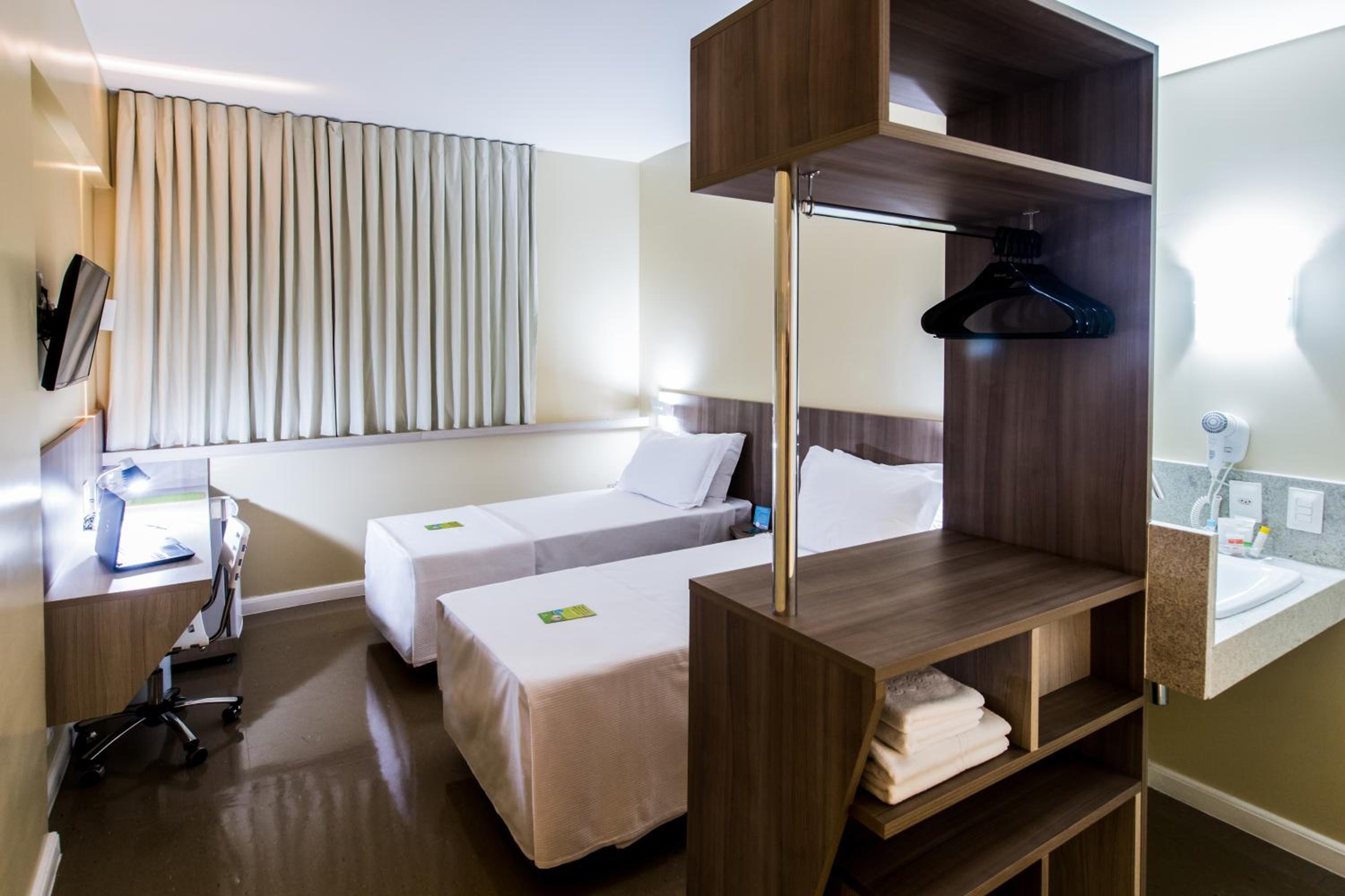 Standard Twin Room photo 3