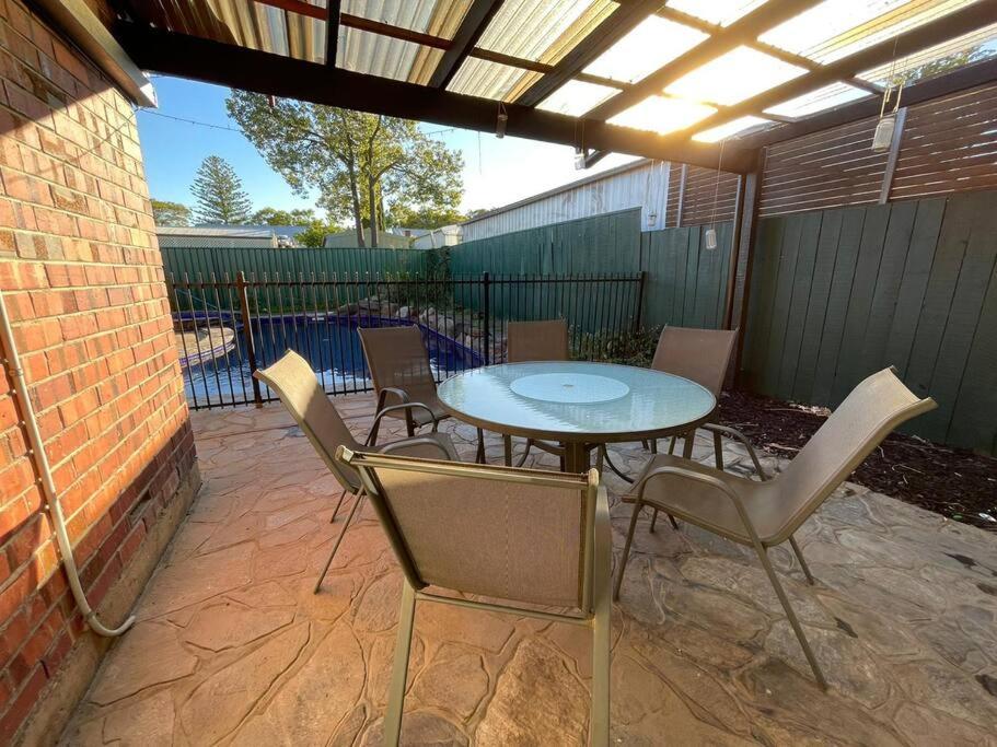 Eight-Bedroom House photo 2