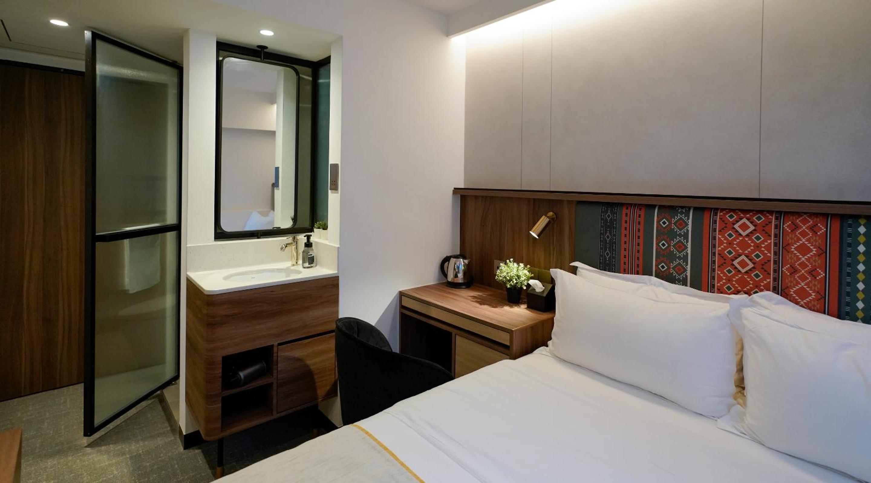 Double Room,Window, DAYUSE, 9hrs: 9AM-6PM photo 3