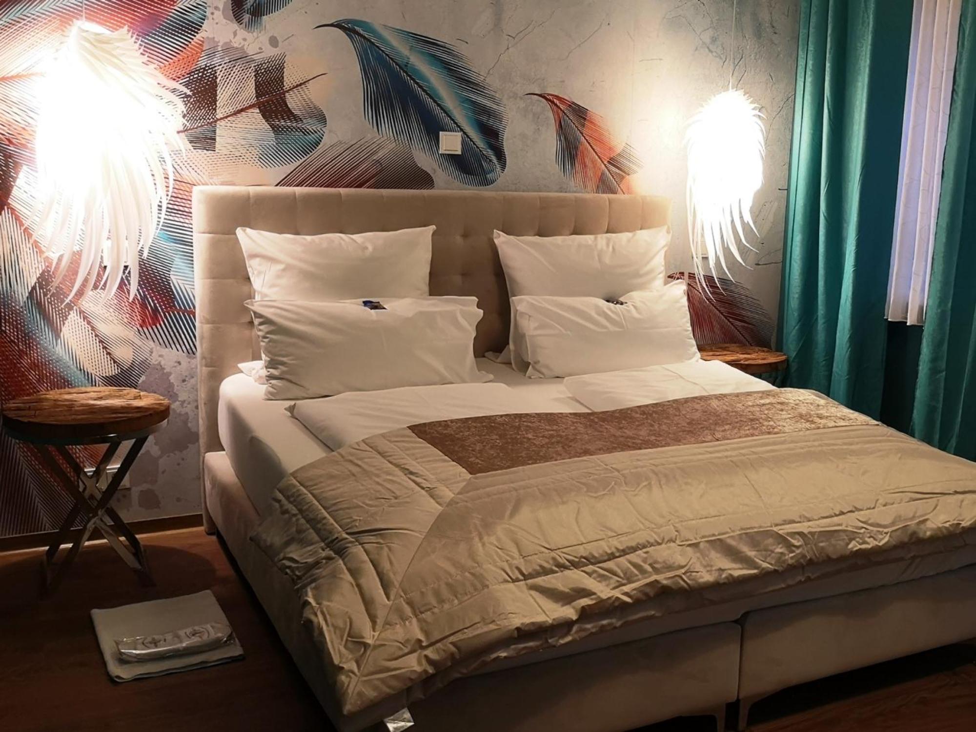 Standard King Room - Photo 7