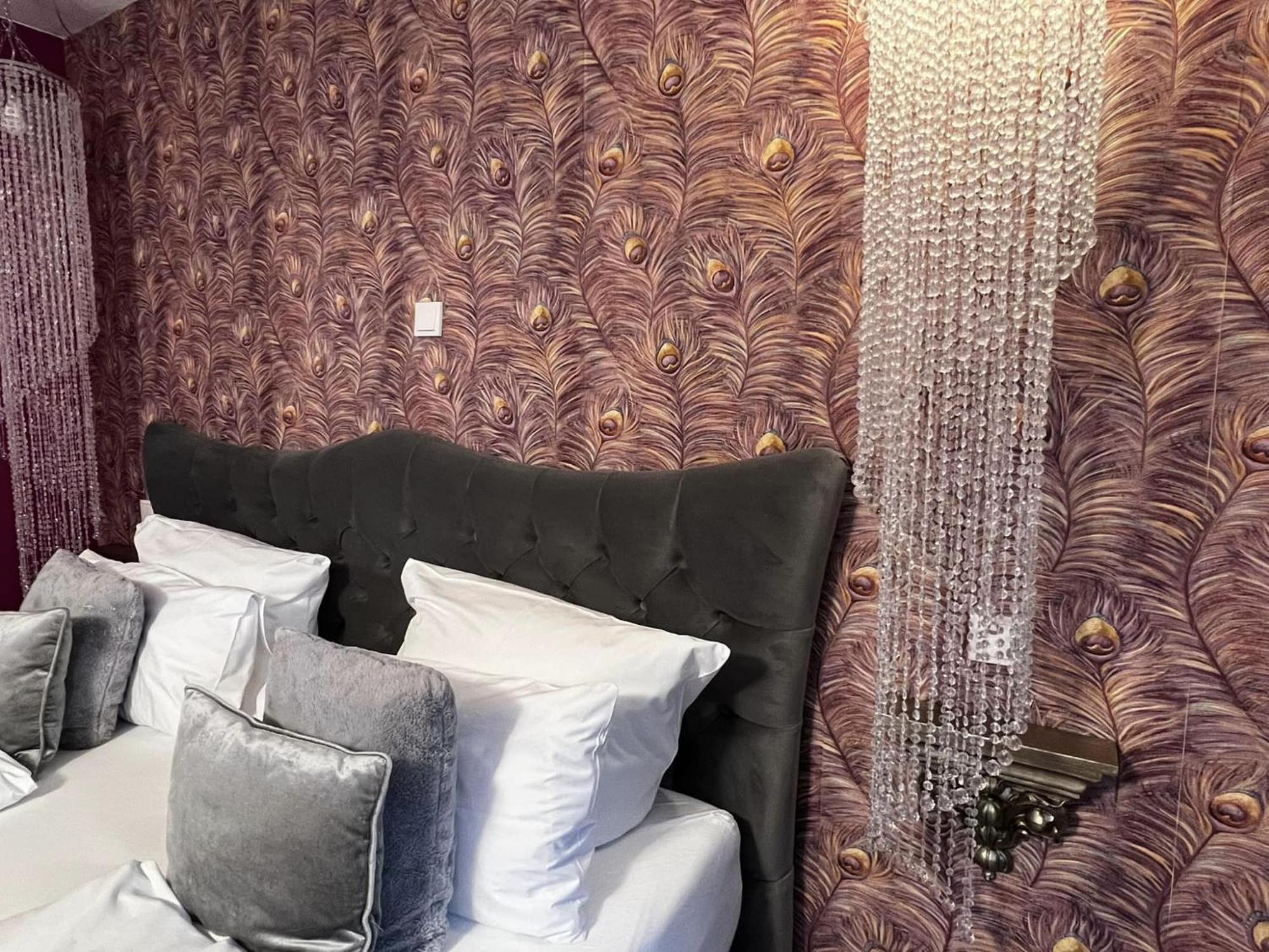 Standard King Room - Photo 15