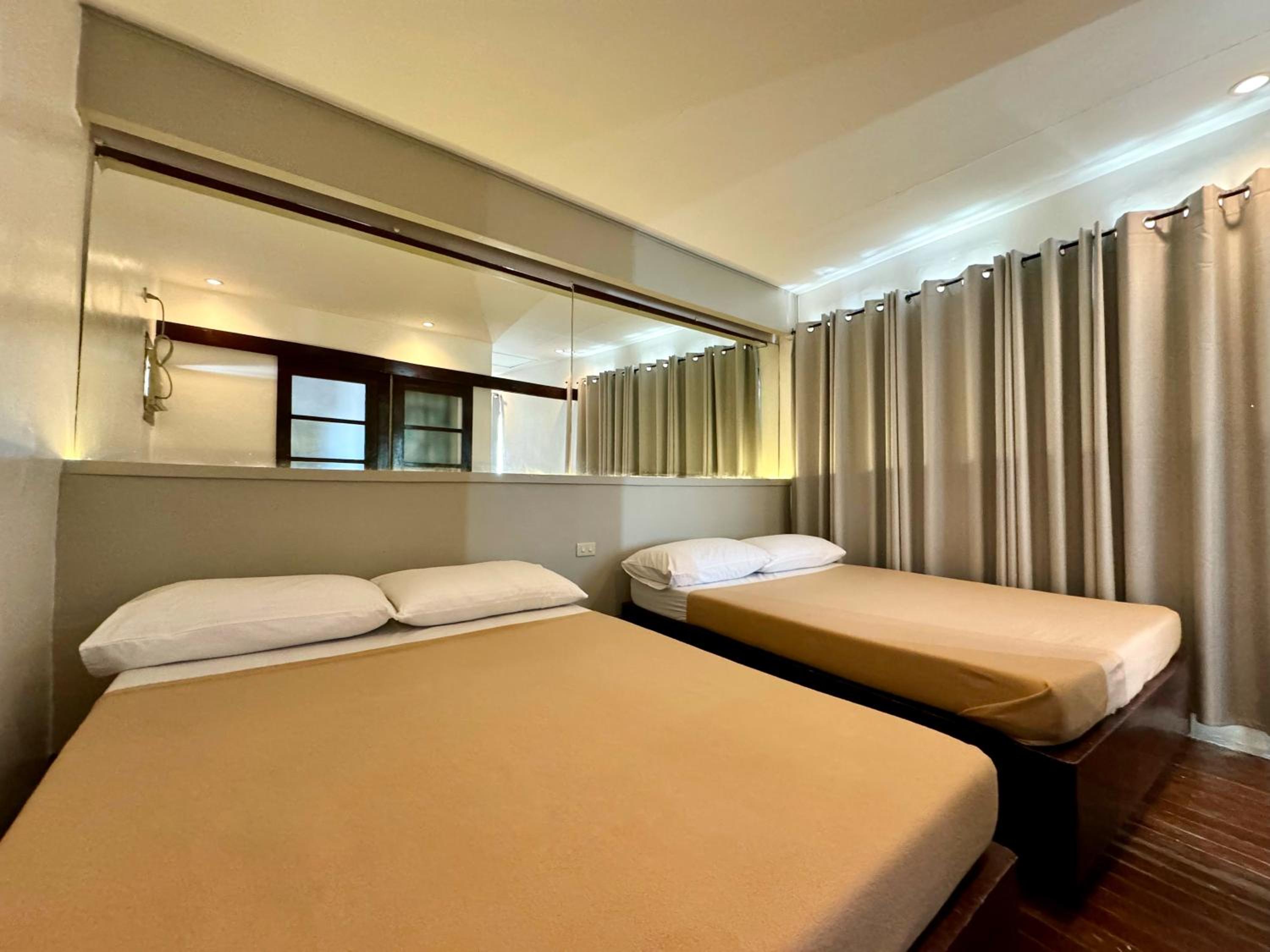 Deluxe Family Room - Photo 1